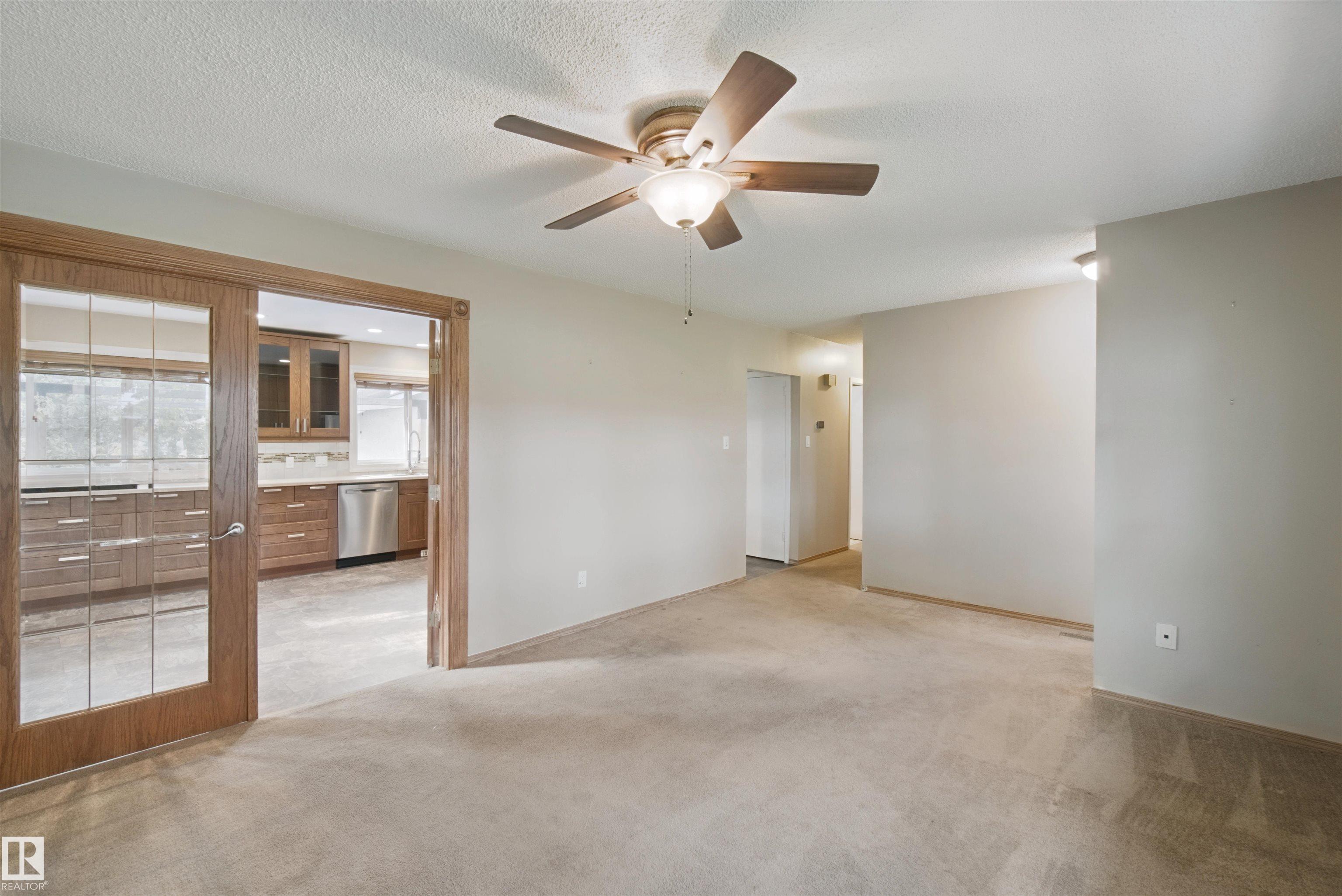 Photo 10 at 11920 37 Street NW, Beacon Heights, Edmonton