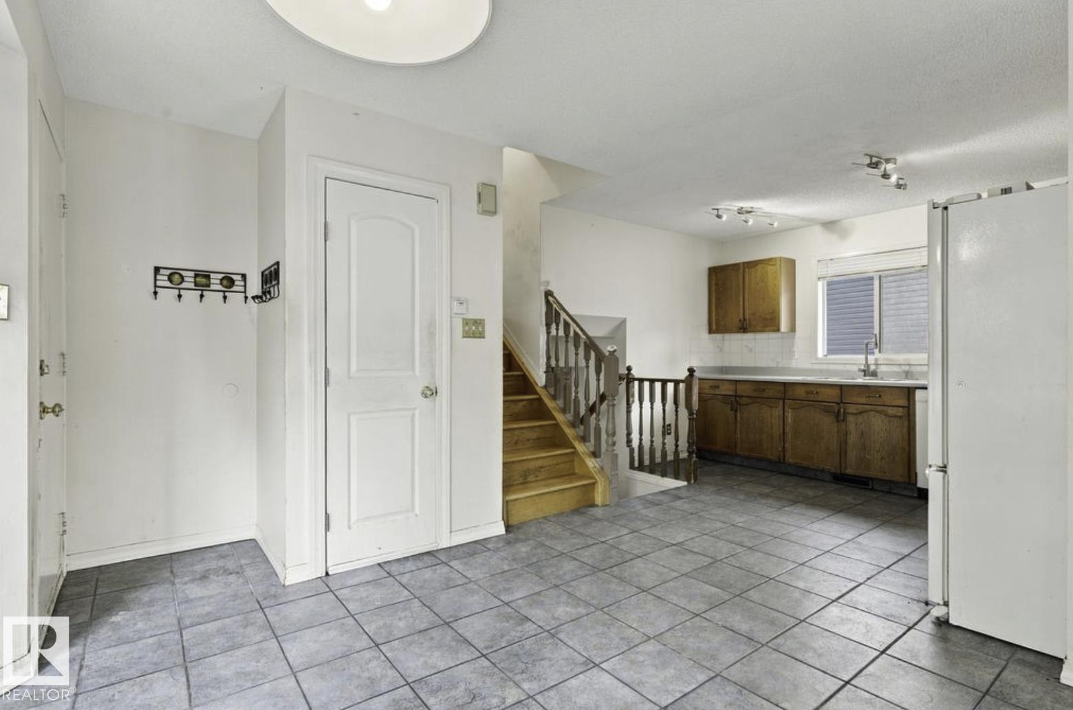 Photo 13 at 4423 36a Street NW, Kiniski Gardens, Edmonton
