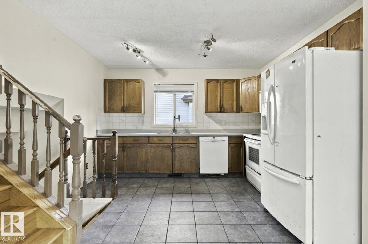 Photo 15 at 4423 36a Street NW, Kiniski Gardens, Edmonton