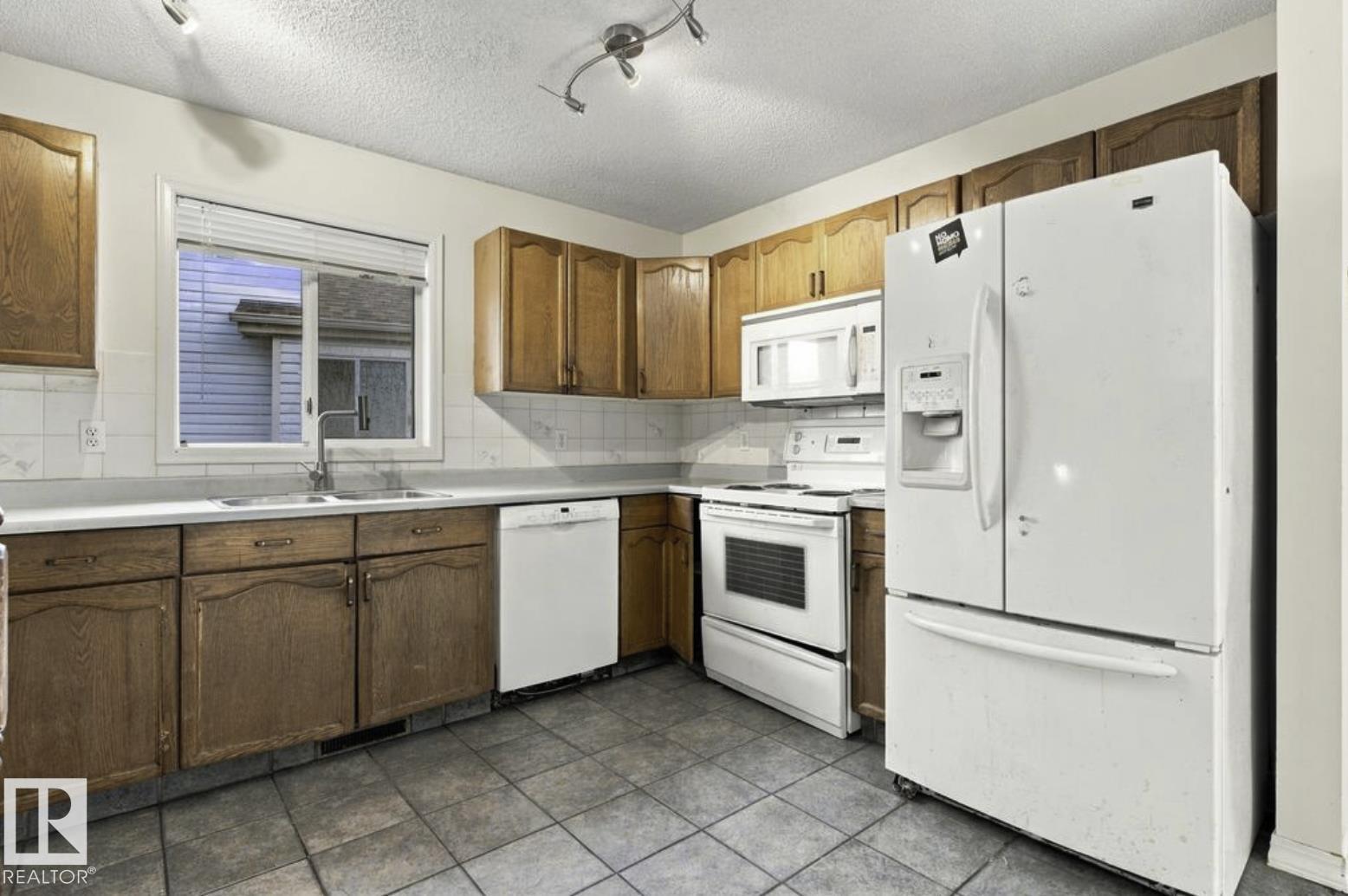 Photo 16 at 4423 36a Street NW, Kiniski Gardens, Edmonton