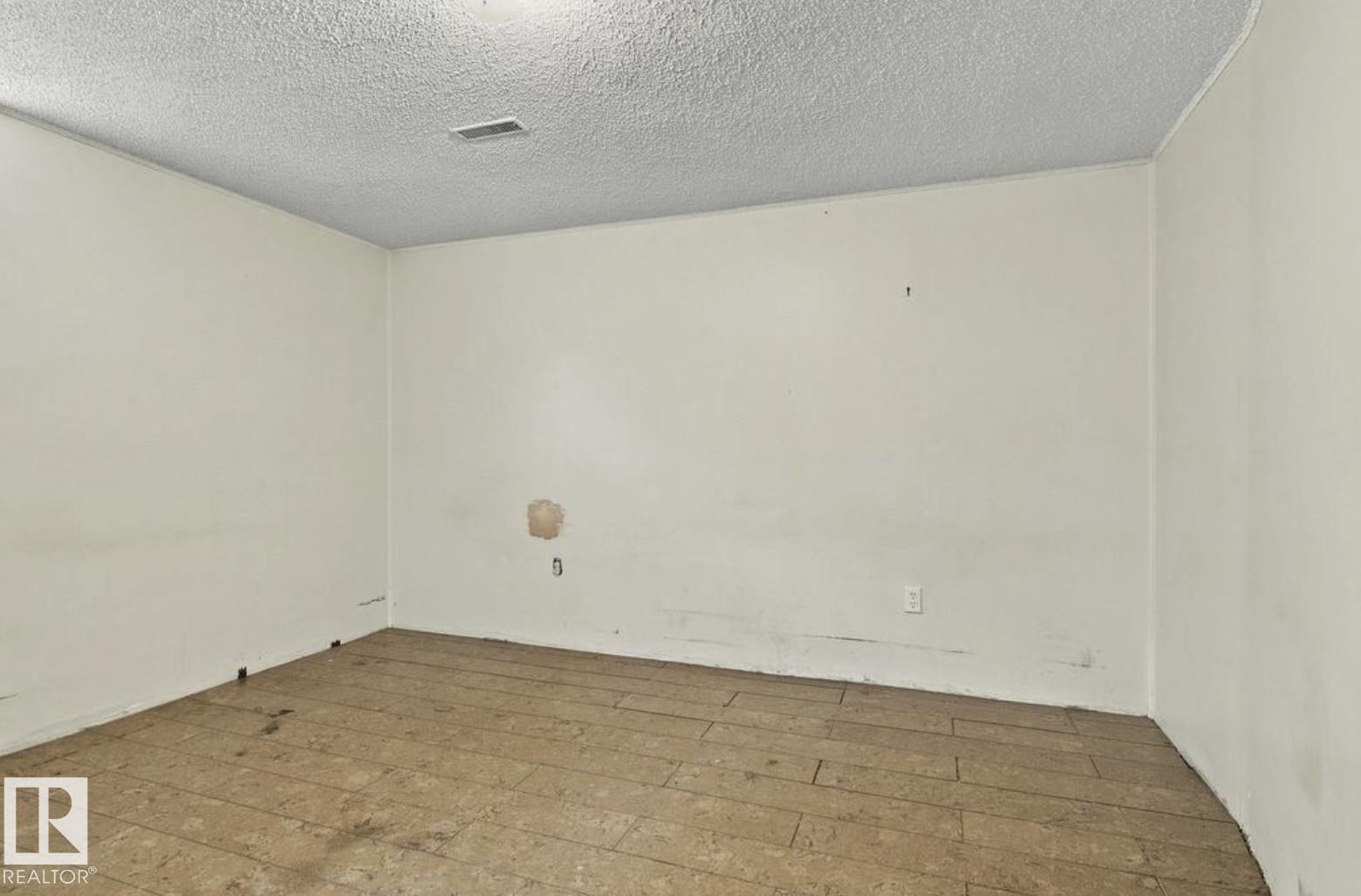 Photo 31 at 4423 36a Street NW, Kiniski Gardens, Edmonton