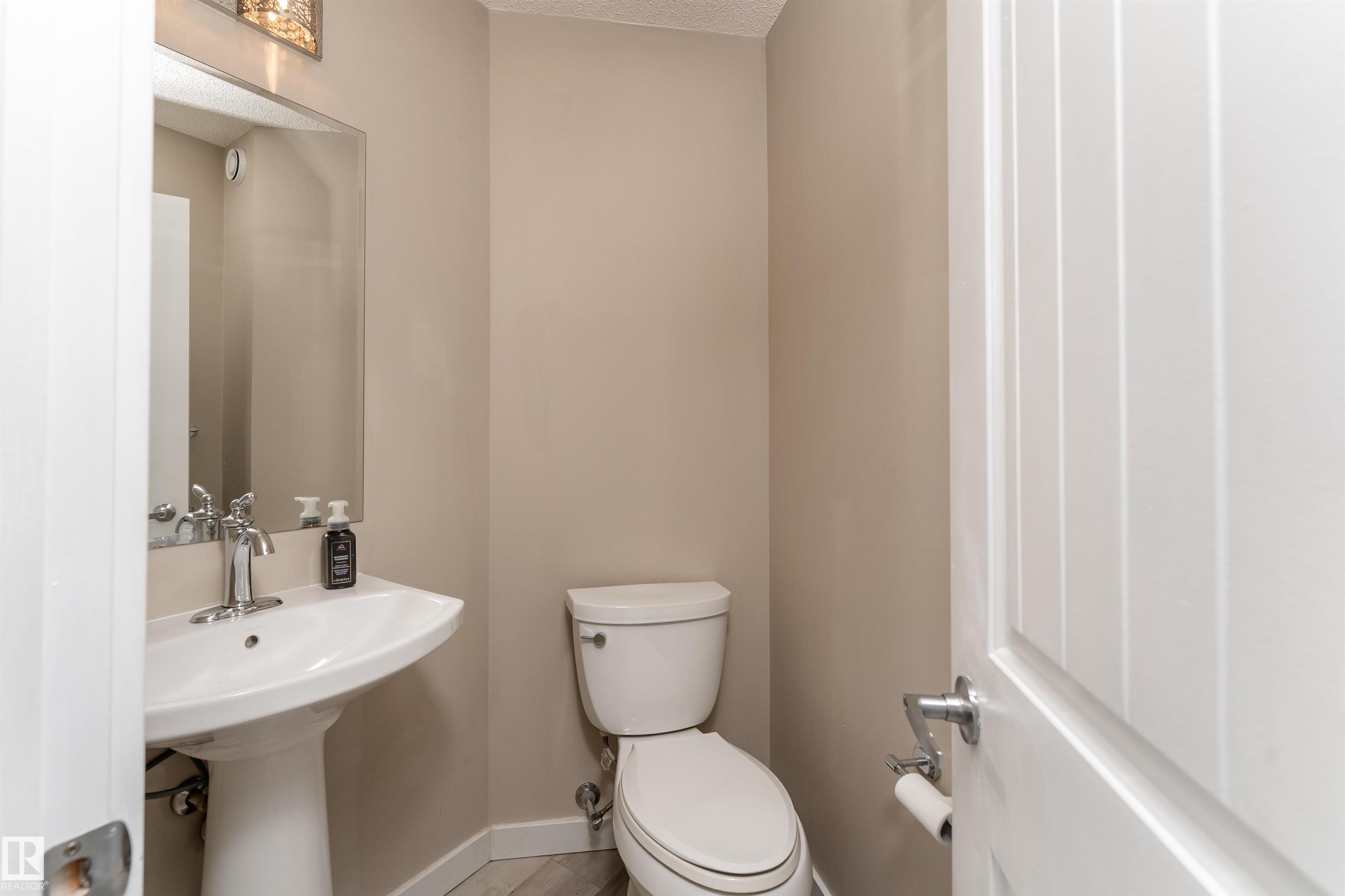 Photo 11 at 2914 18a Avenue NW, Laurel, Edmonton