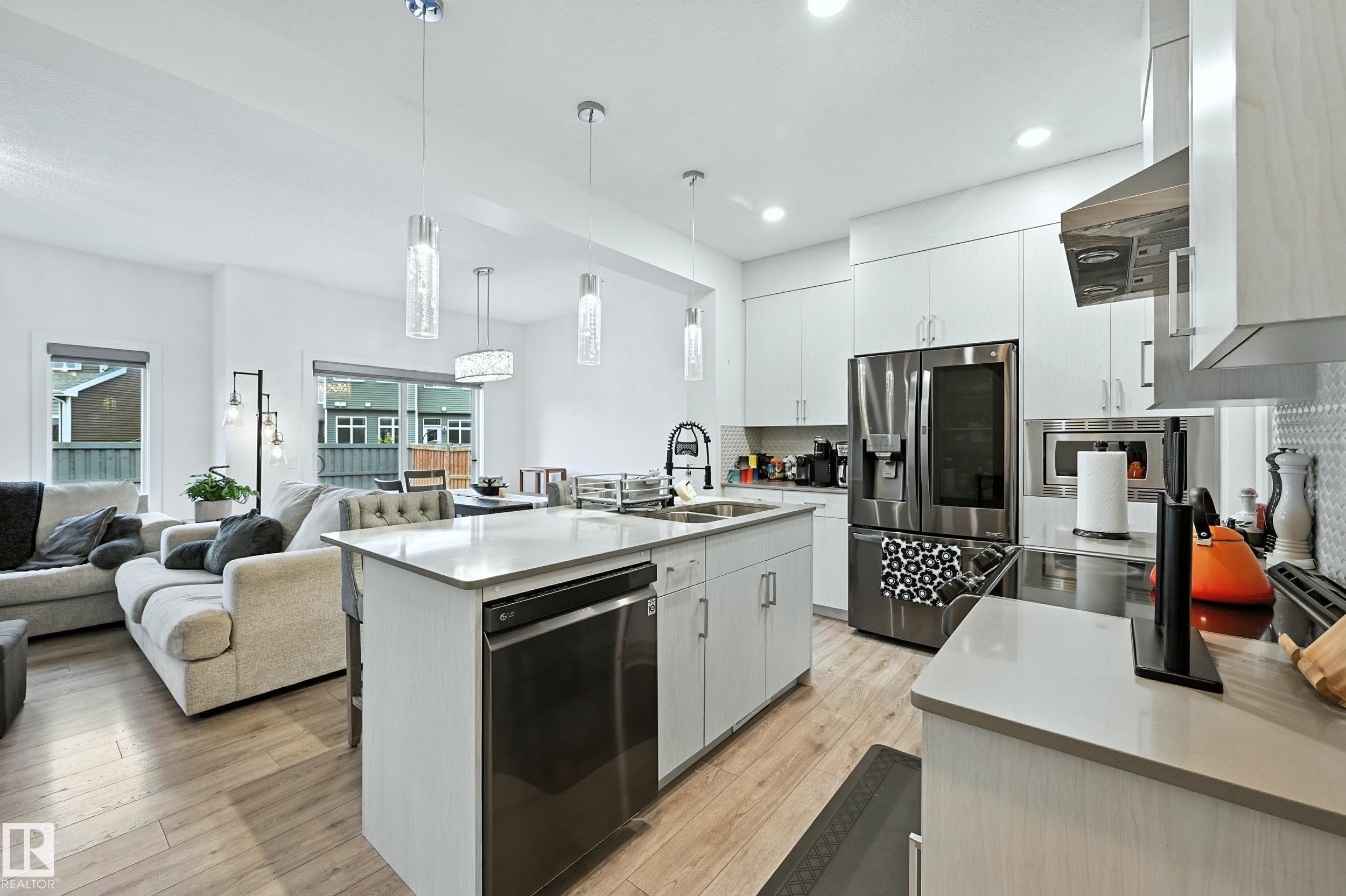 Picture for 16603 31 AV SW