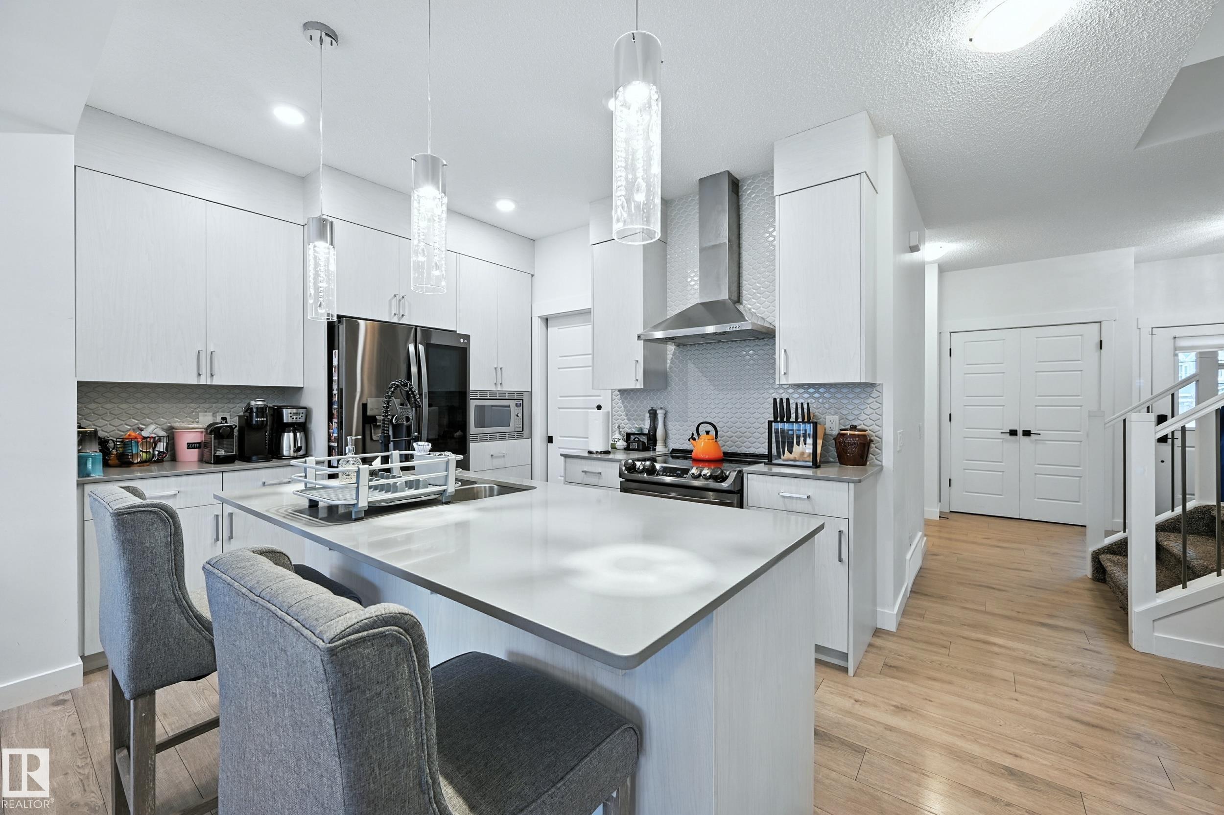 Picture for 16603 31 AV SW
