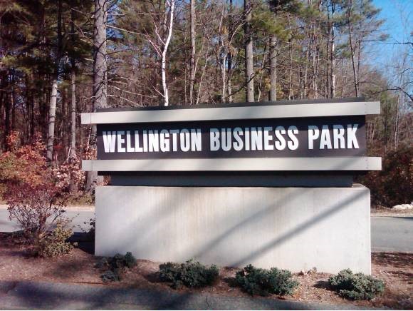 100 Dartmouth Dr, Auburn, NH 03032