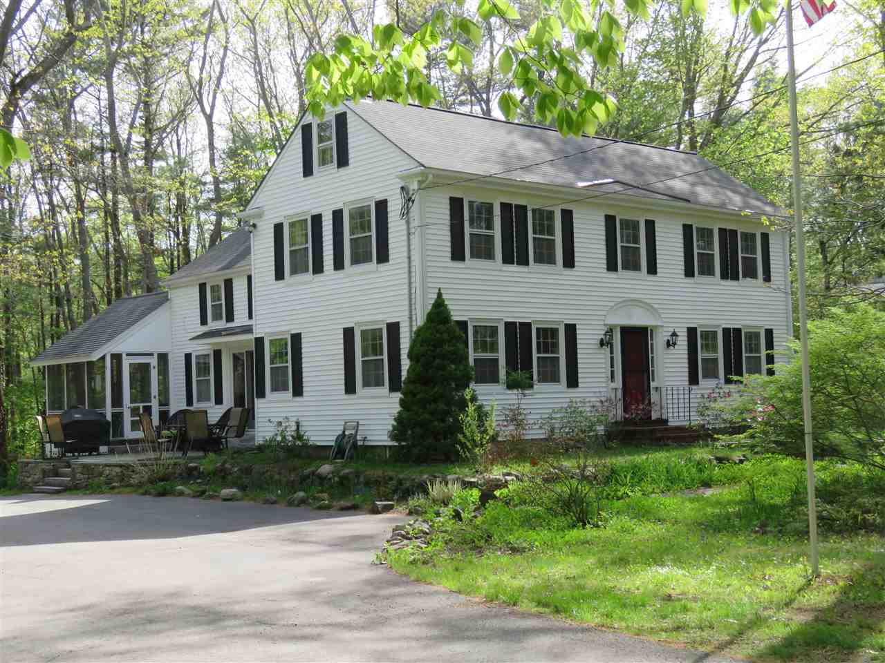 MLS 4688803: 24 North Shore Road, Hampton NH