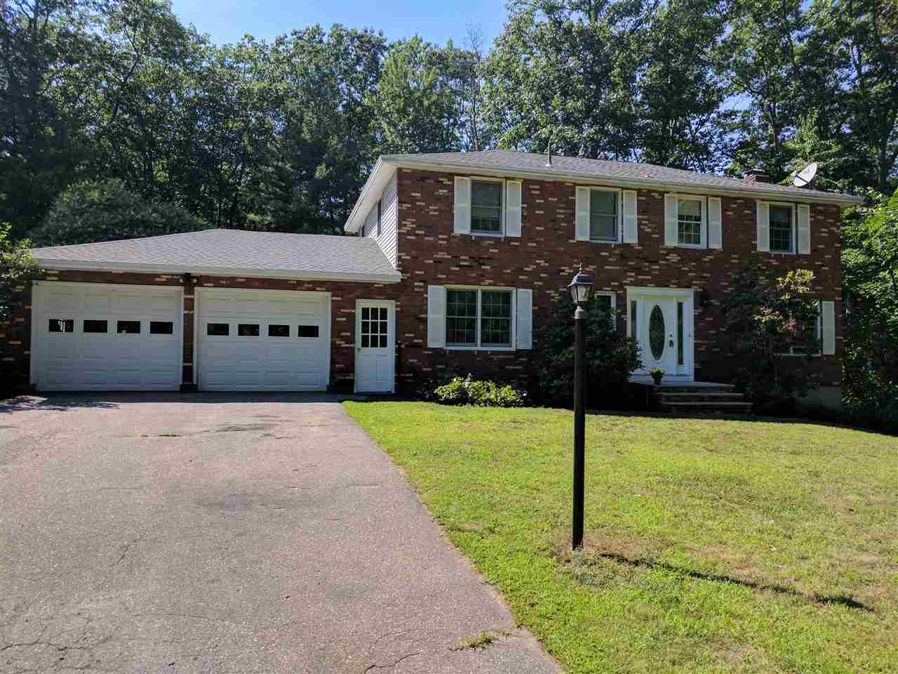 MLS 4705878: 16 King Richard Drive, Londonderry NH