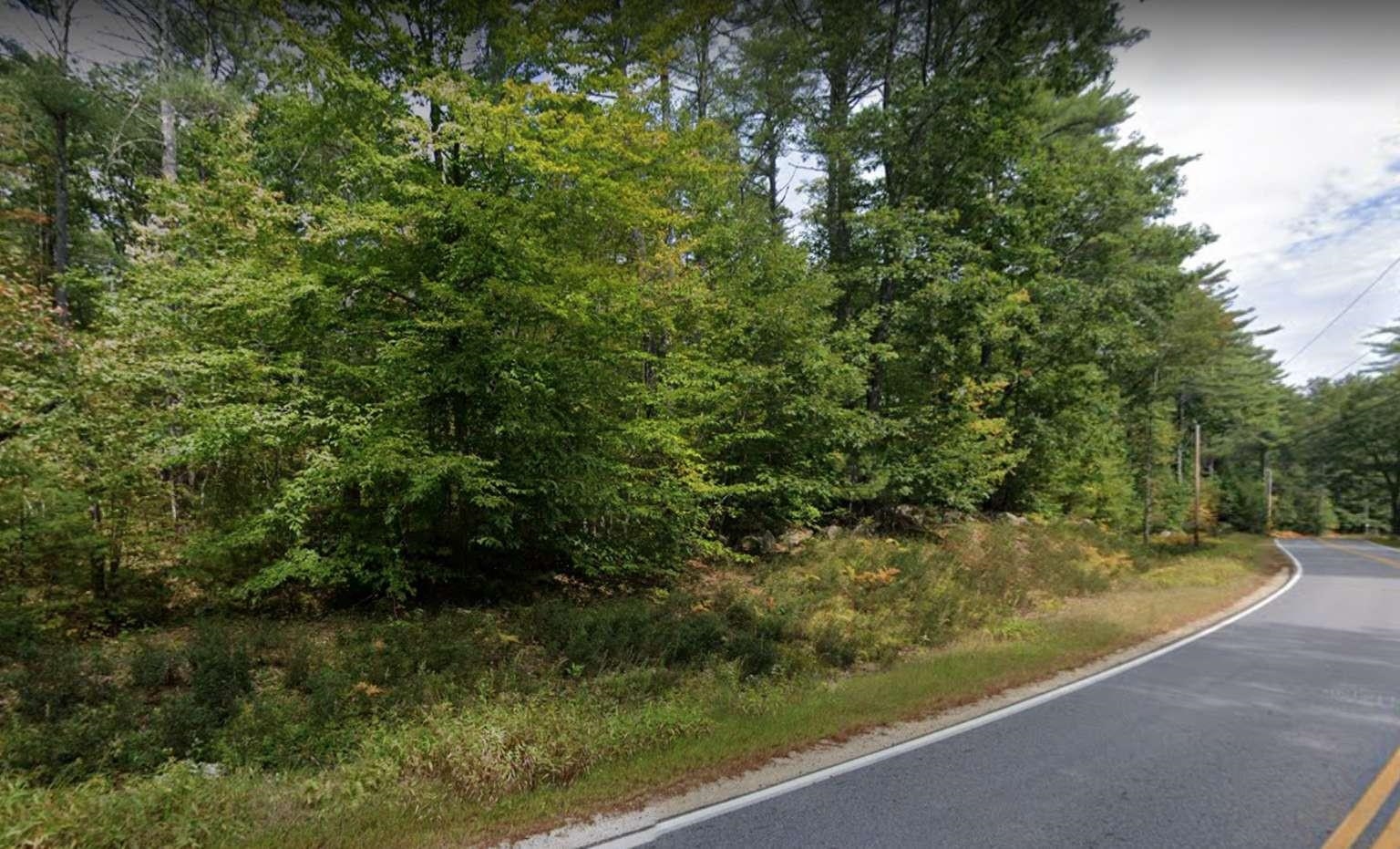 400 Scruton Pond Rd, Barrington, NH 03825