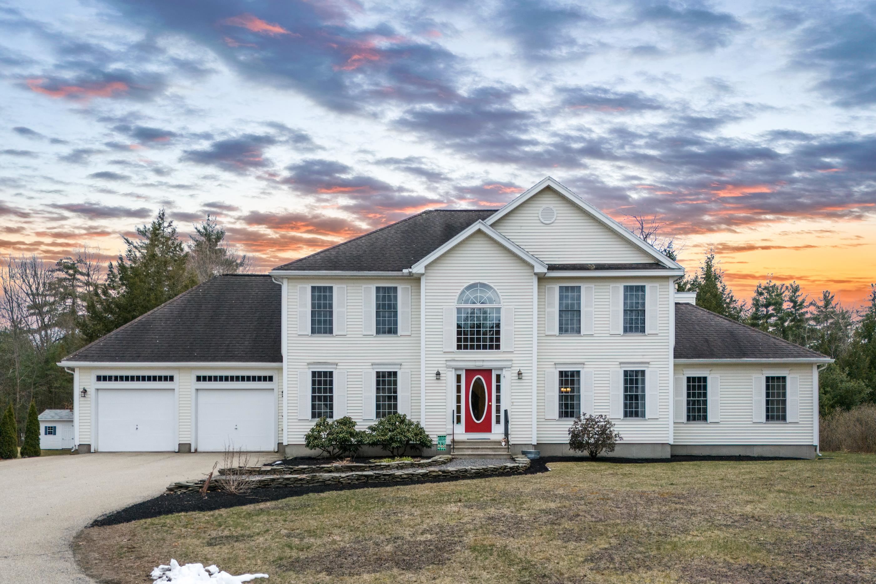 MLS 4990922: 4 Westview Drive, Litchfield NH