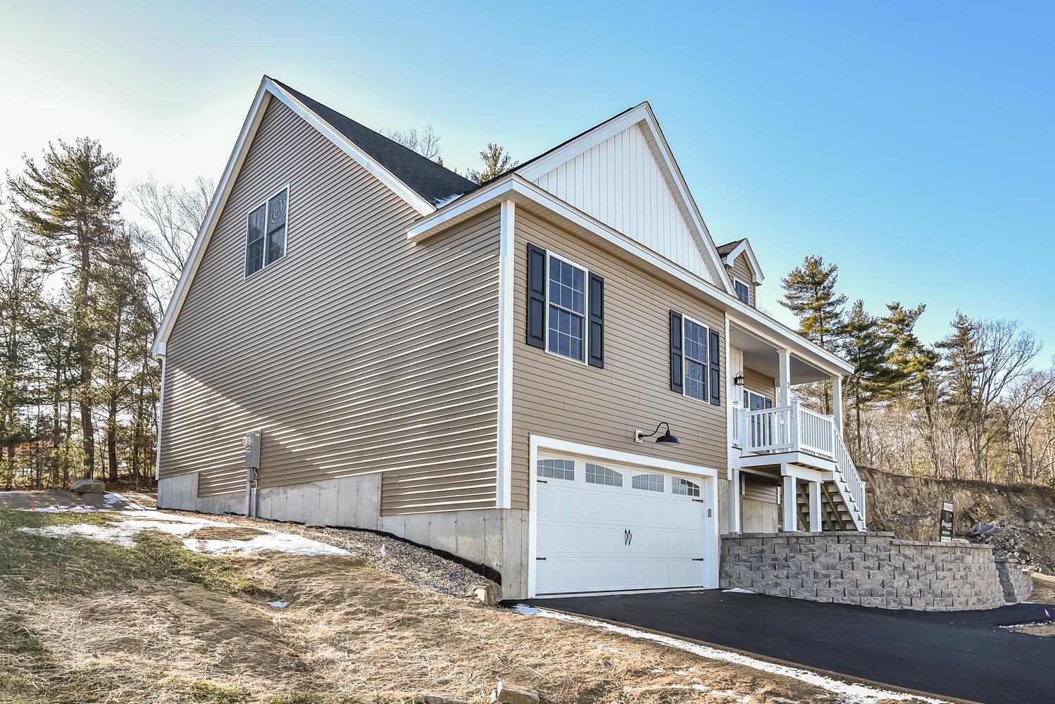 3 Bent Grass Cir, Kingston, NH 03848