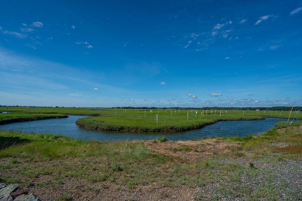 27 Cross Beach Rd, Seabrook, NH 03874