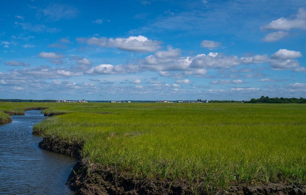 27 Cross Beach Rd, Seabrook, NH 03874