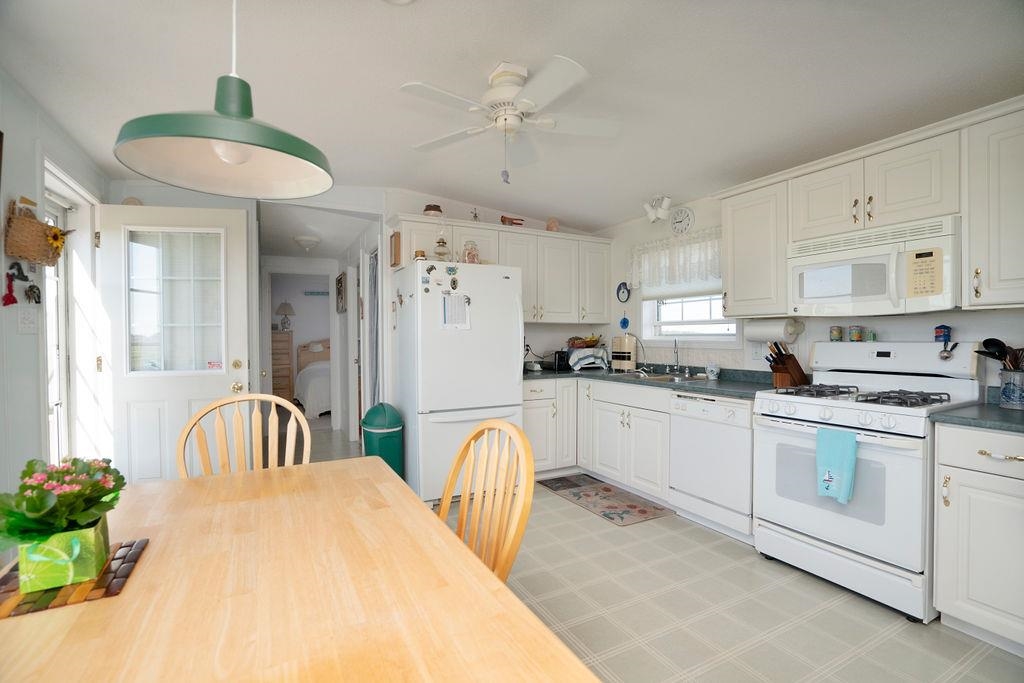 27 Cross Beach Rd, Seabrook, NH 03874