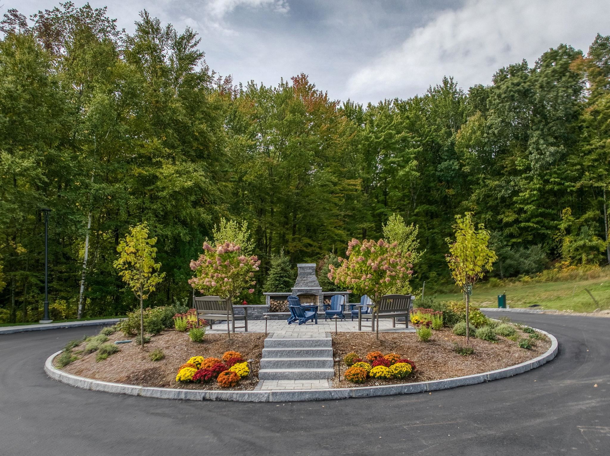 17 Grand Ave, Bedford, NH 03110