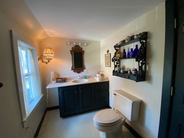 Upstairs Bath 22372724