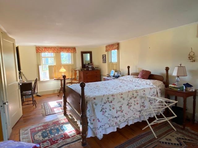 Larger Bedroom 22372729