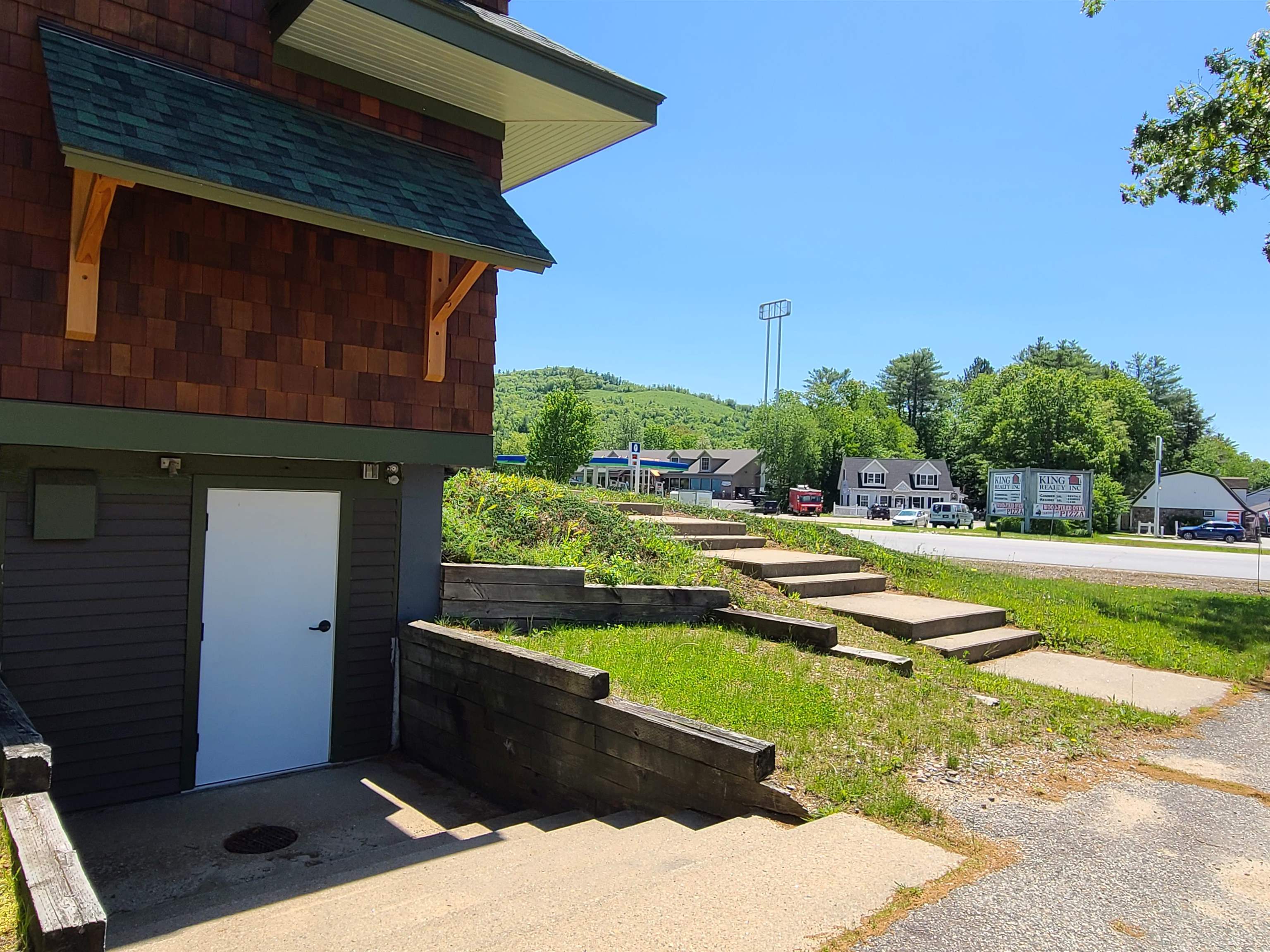 12 Southmayd St, Campton, NH 03223