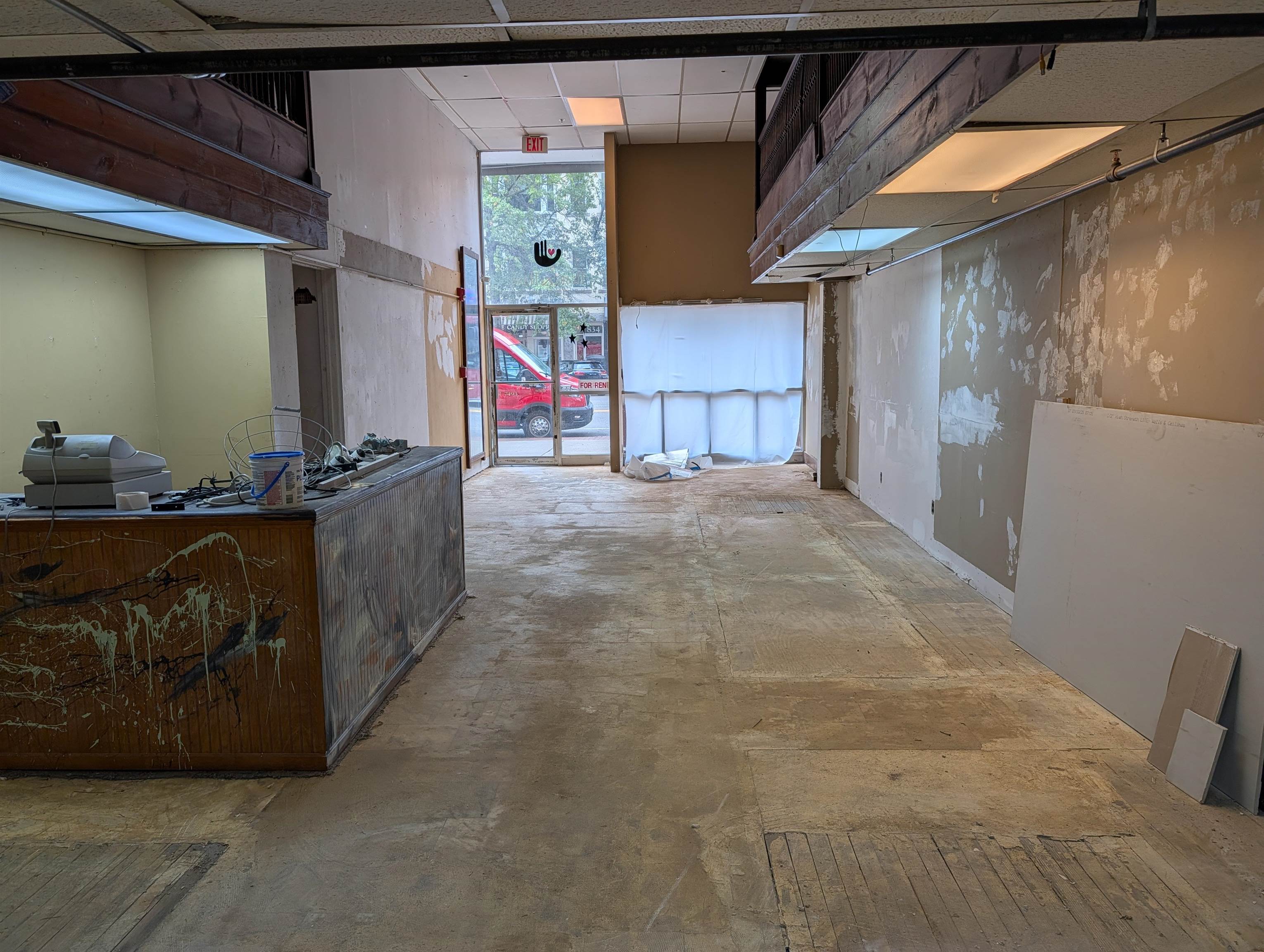 823 Elm St, Manchester, NH 03101