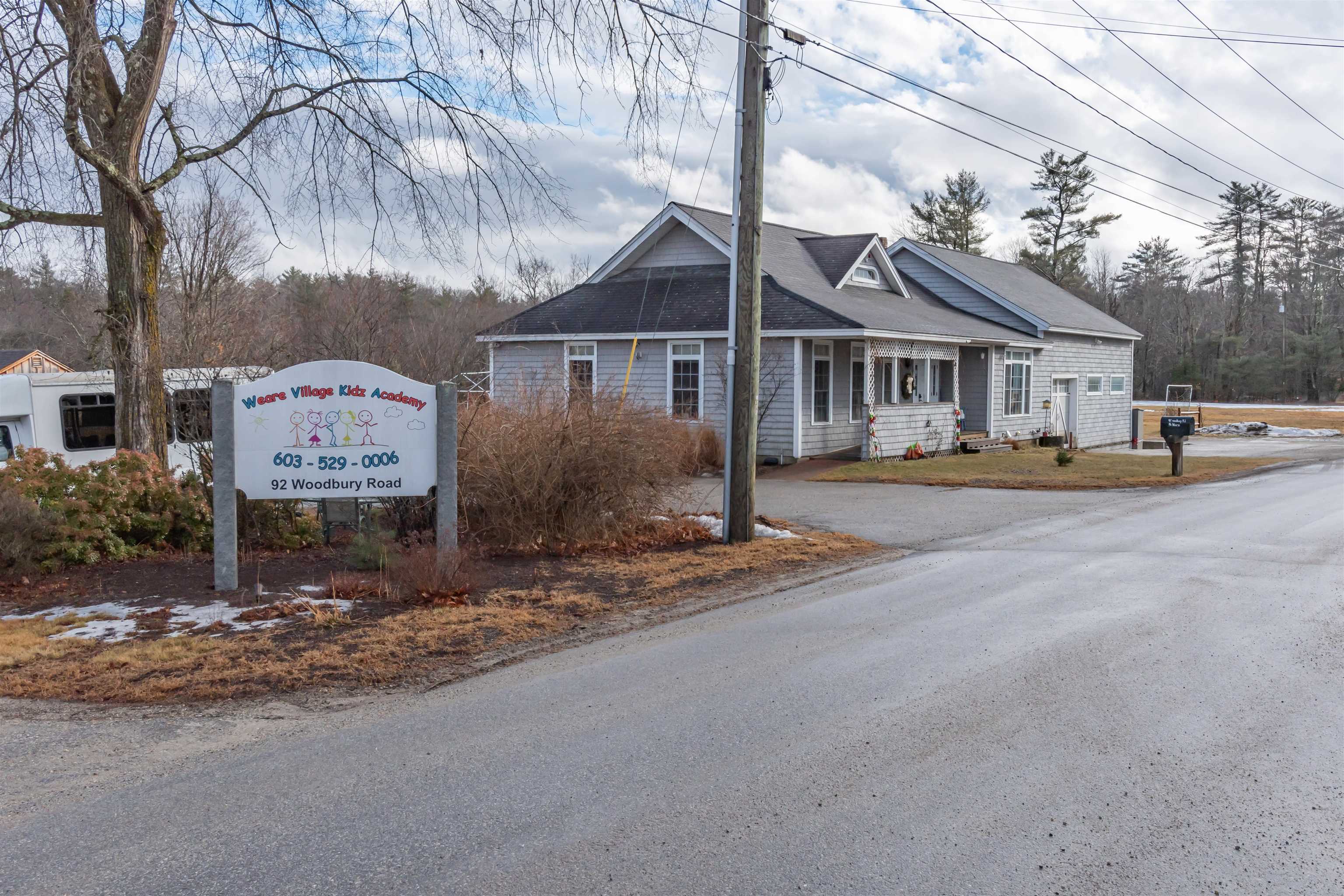 92 Woodbury Rd, Weare, NH 03281