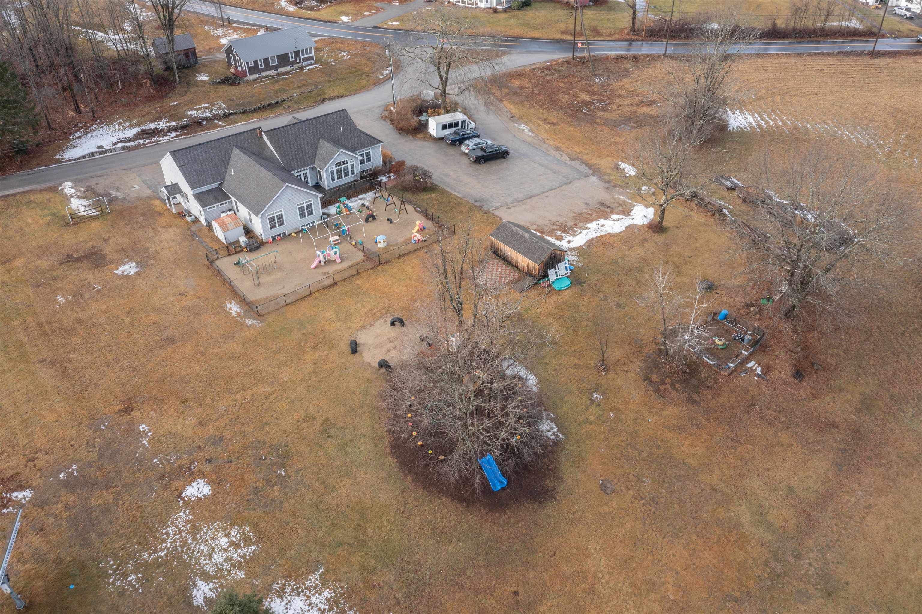 92 Woodbury Rd, Weare, NH 03281