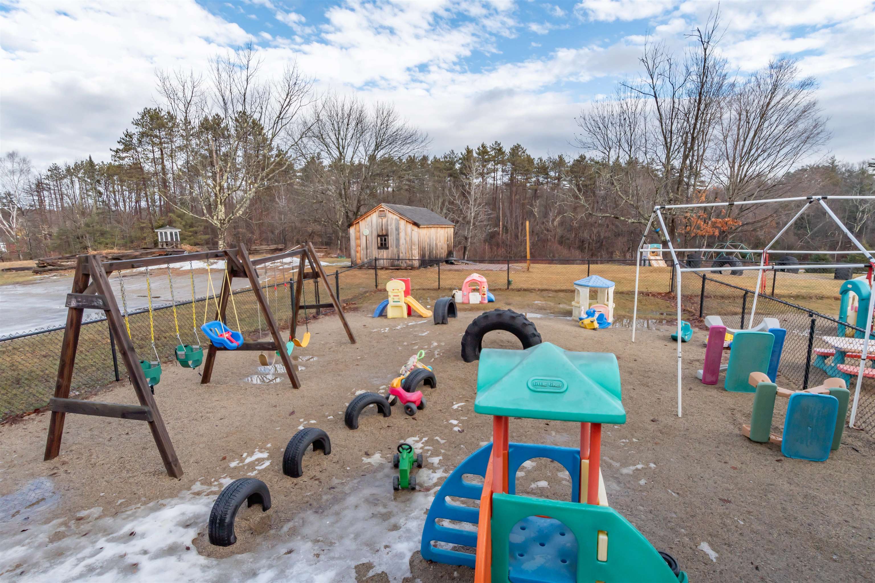 92 Woodbury Rd, Weare, NH 03281