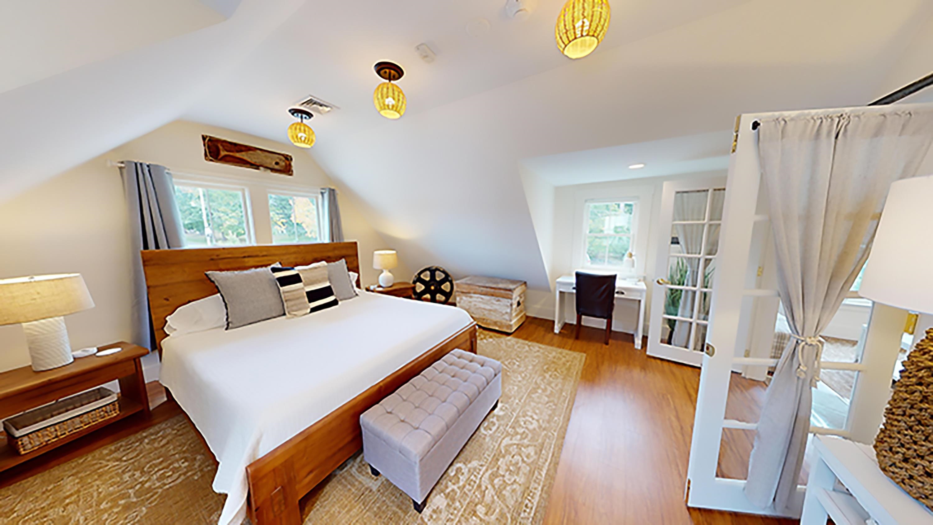 15 Newmarket Rd, Durham, NH 03824