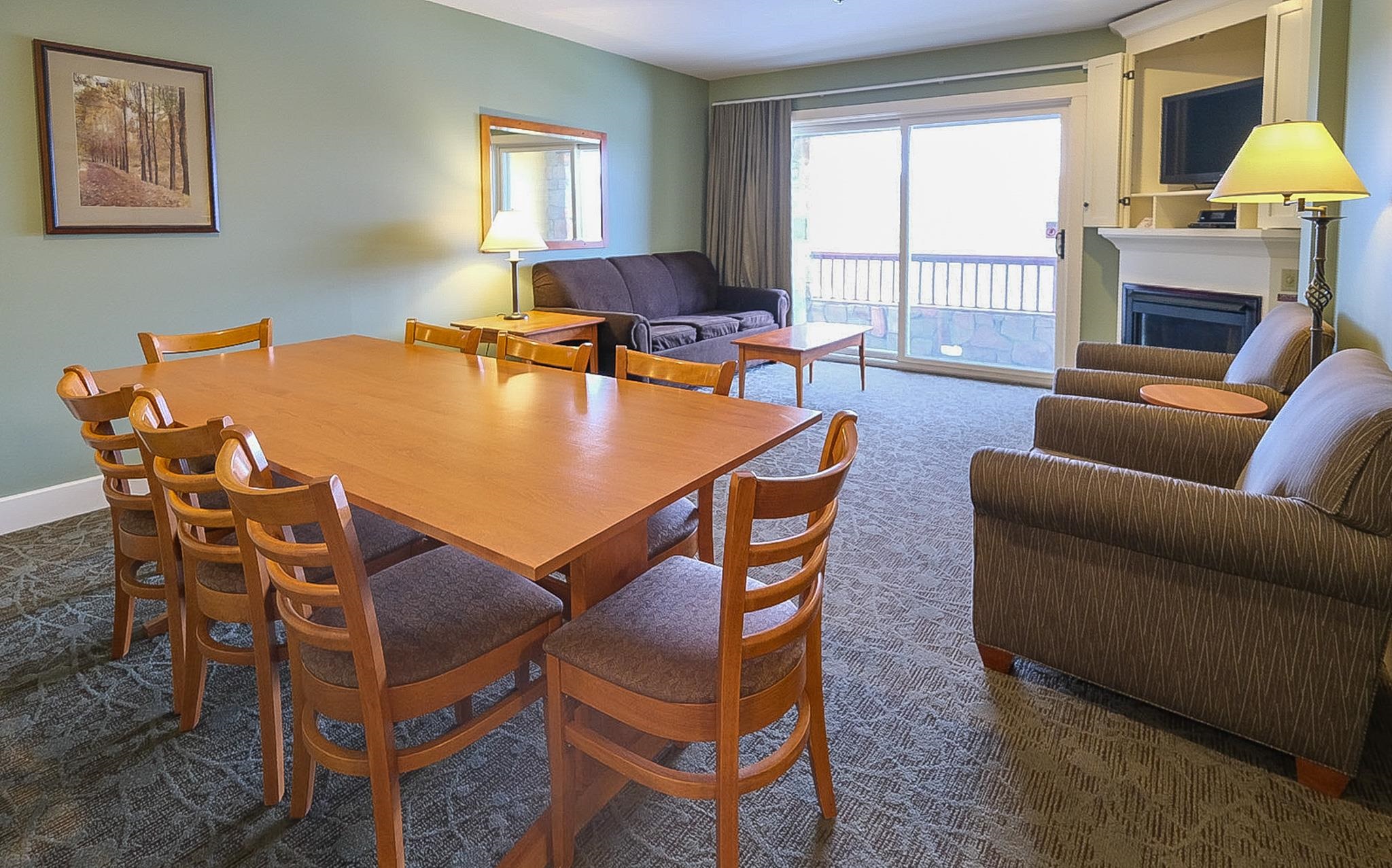 Spacious dining area 22804920