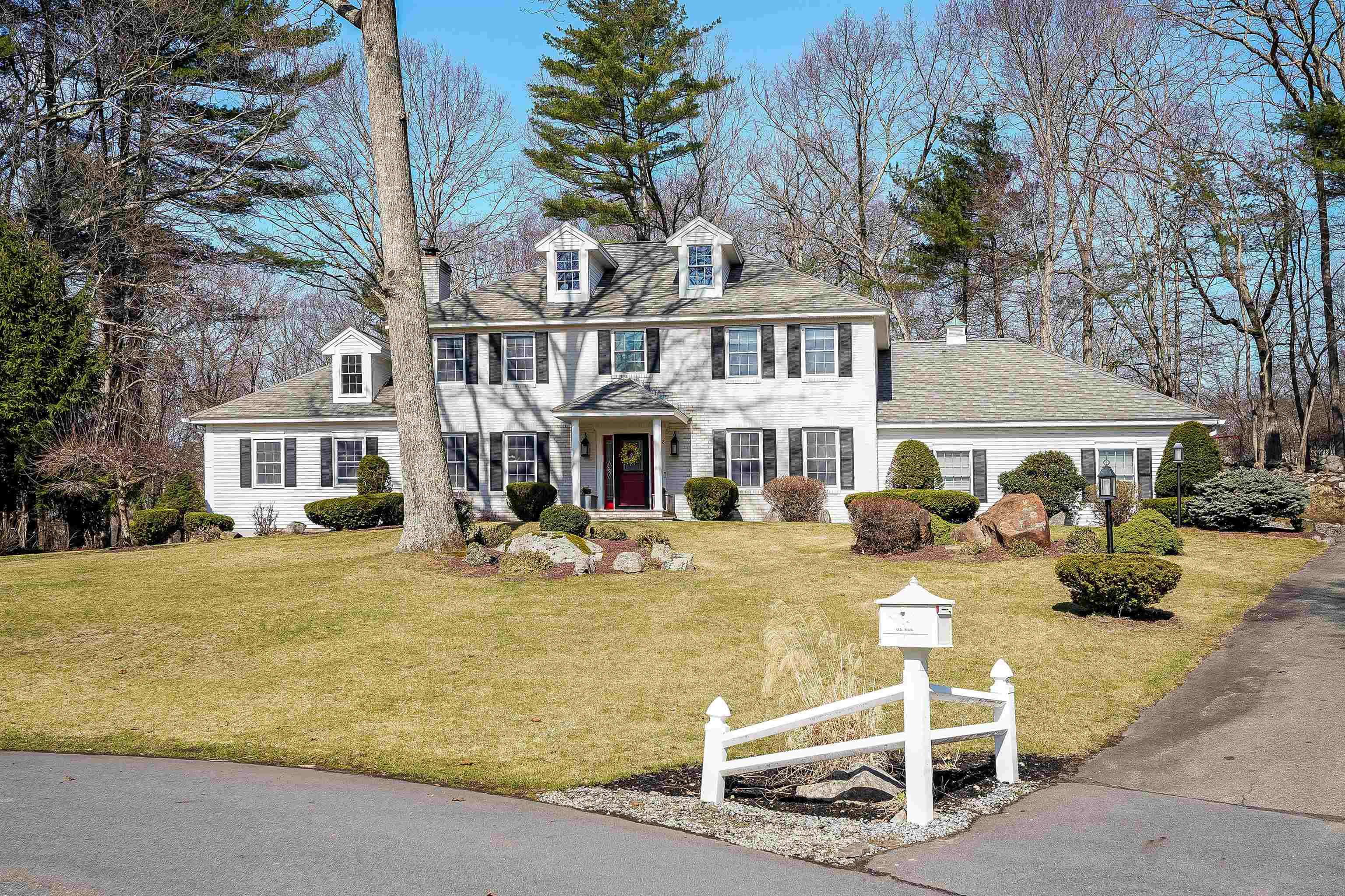 MLS 5034639: 8 Stoneybrook Lane, Salem NH