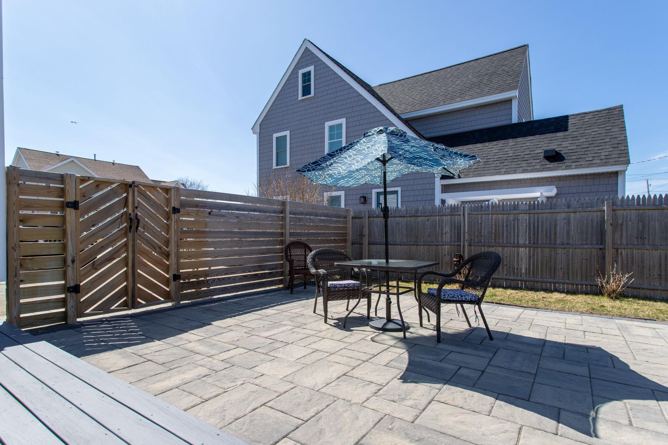 9 Tyngsboro St, Seabrook, NH 03874