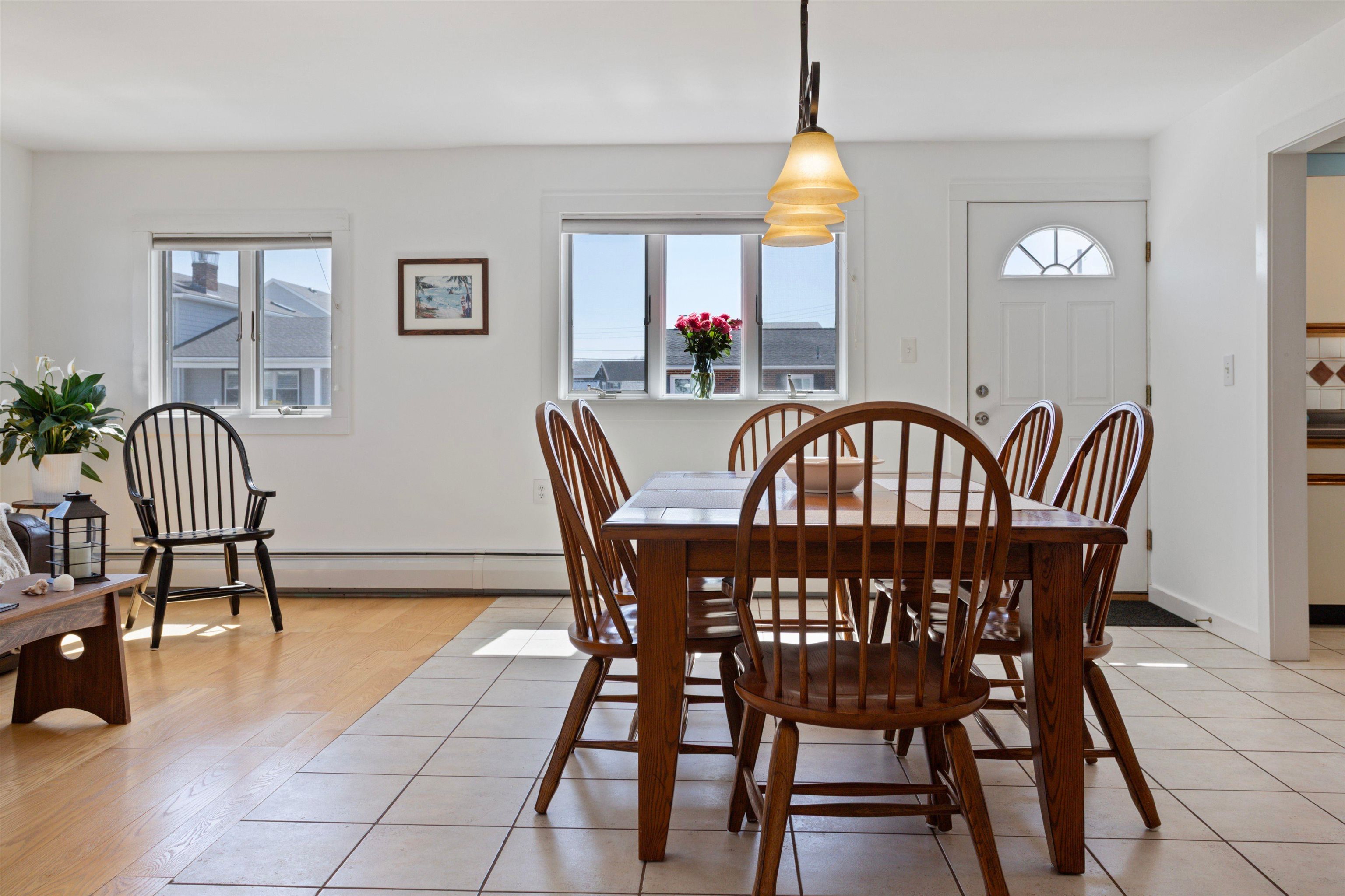 9 Tyngsboro St, Seabrook, NH 03874