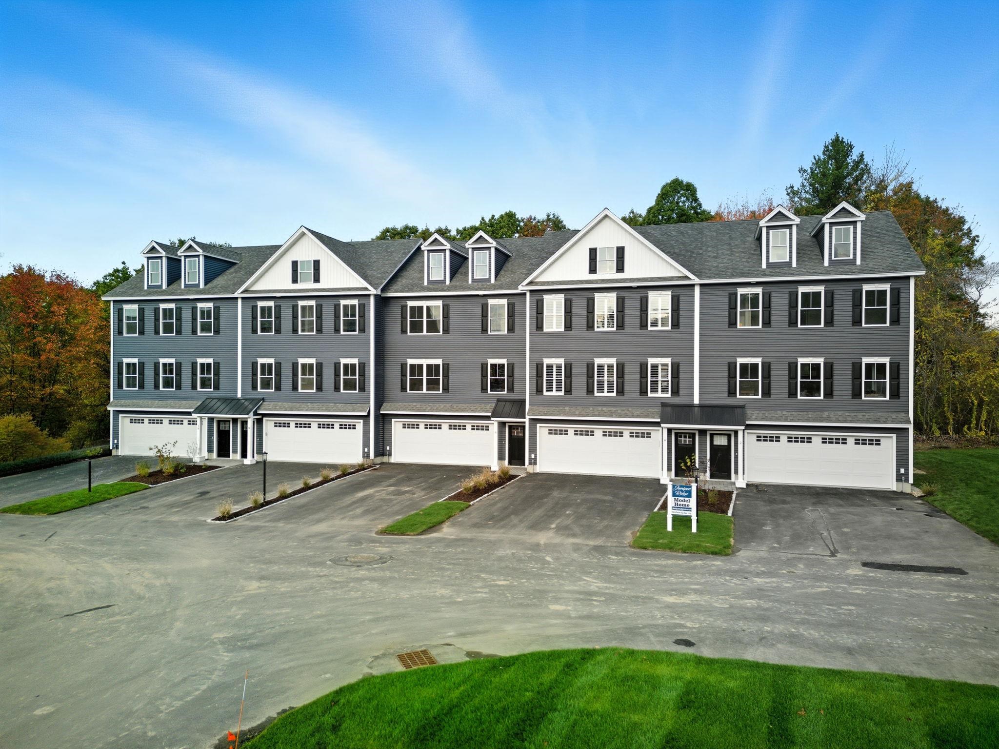 12 Elise Ave, Londonderry, NH 03053