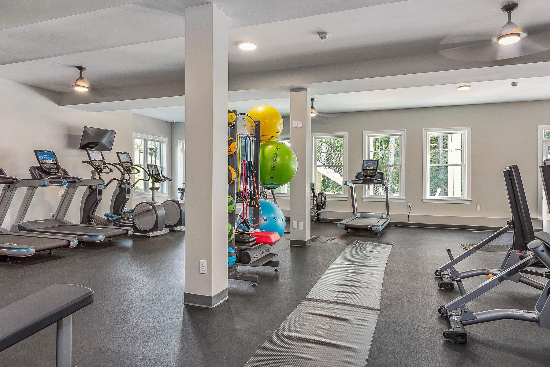 28 The Cliffs At Evergreen Cliffside Dr, Auburn, NH 03032