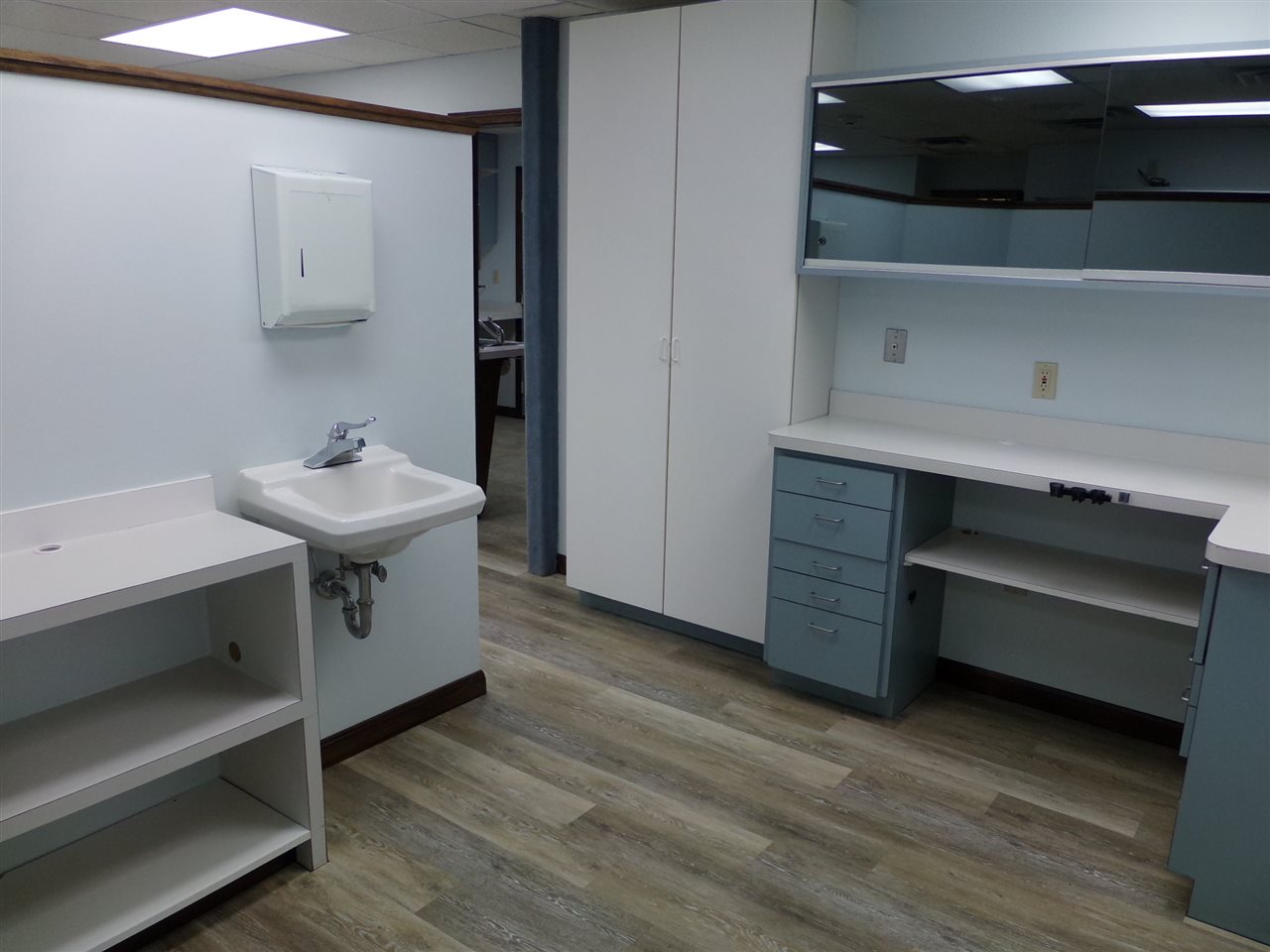 401 Gilford Avenue — photo 1