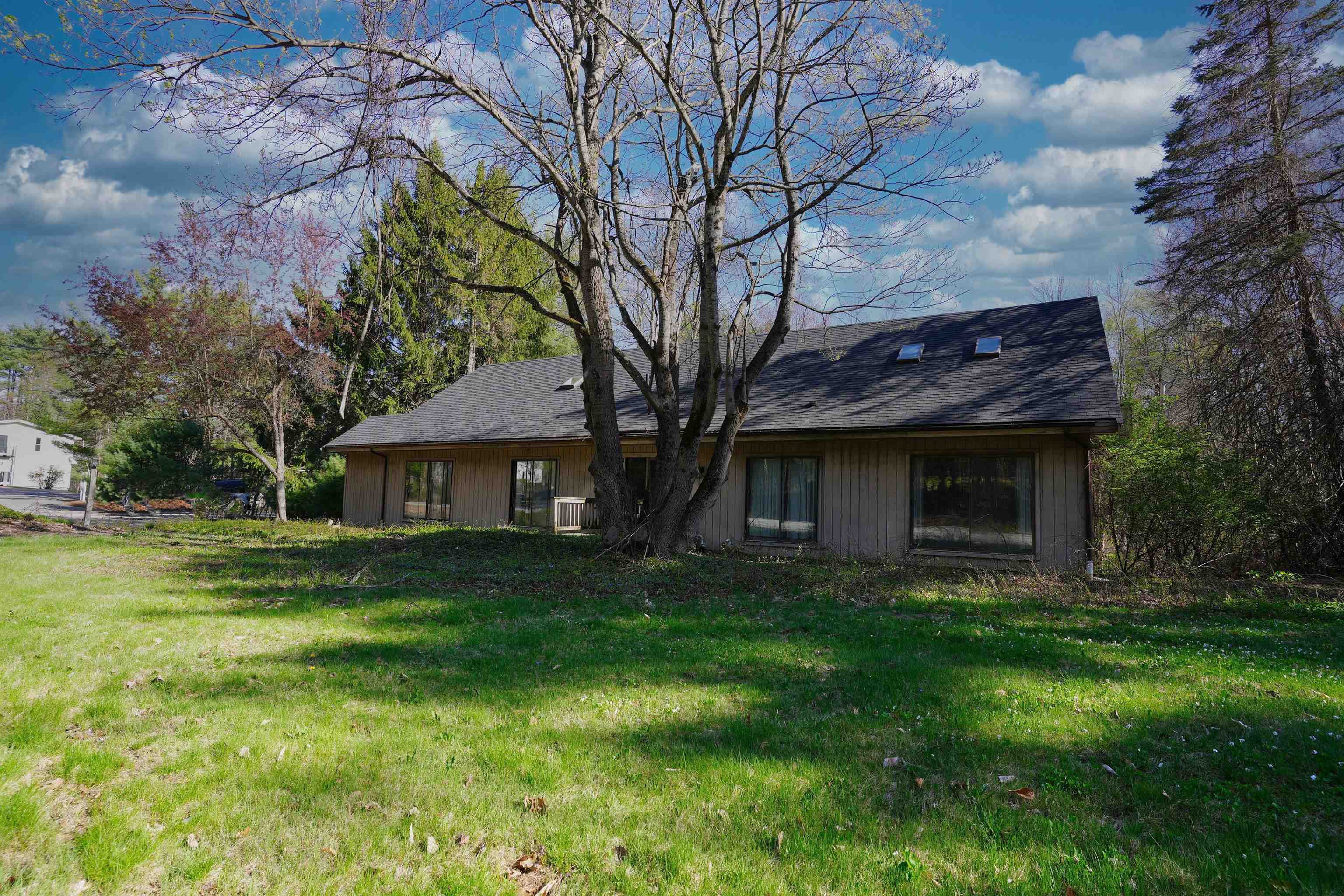 527 Clinton St, Bow, NH 03304