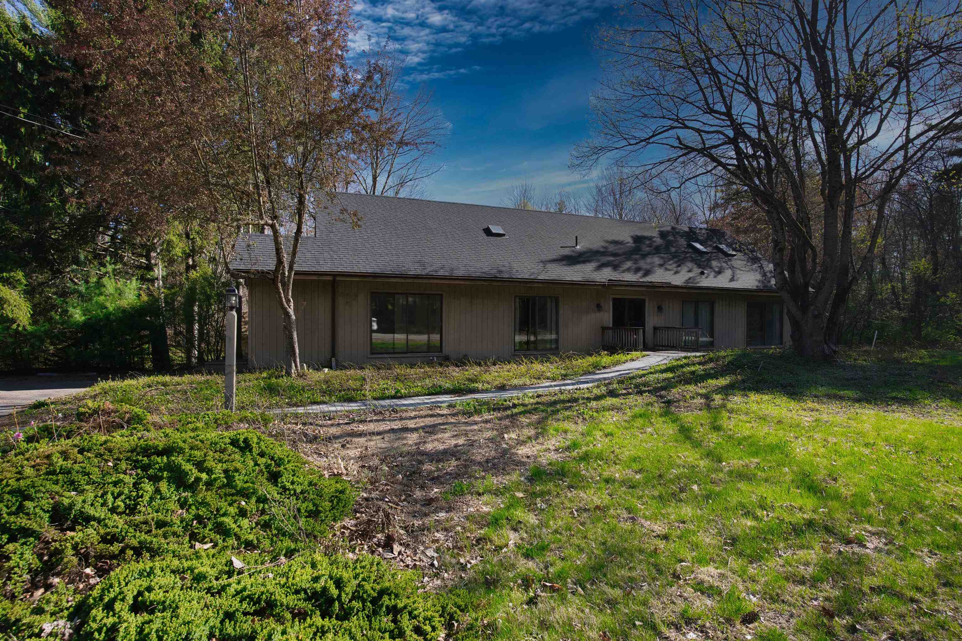 527 Clinton St, Bow, NH 03304