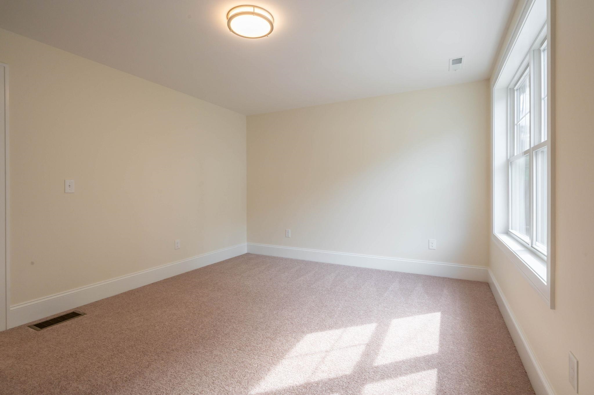 1 Doucet Ave, Nashua, NH 03062