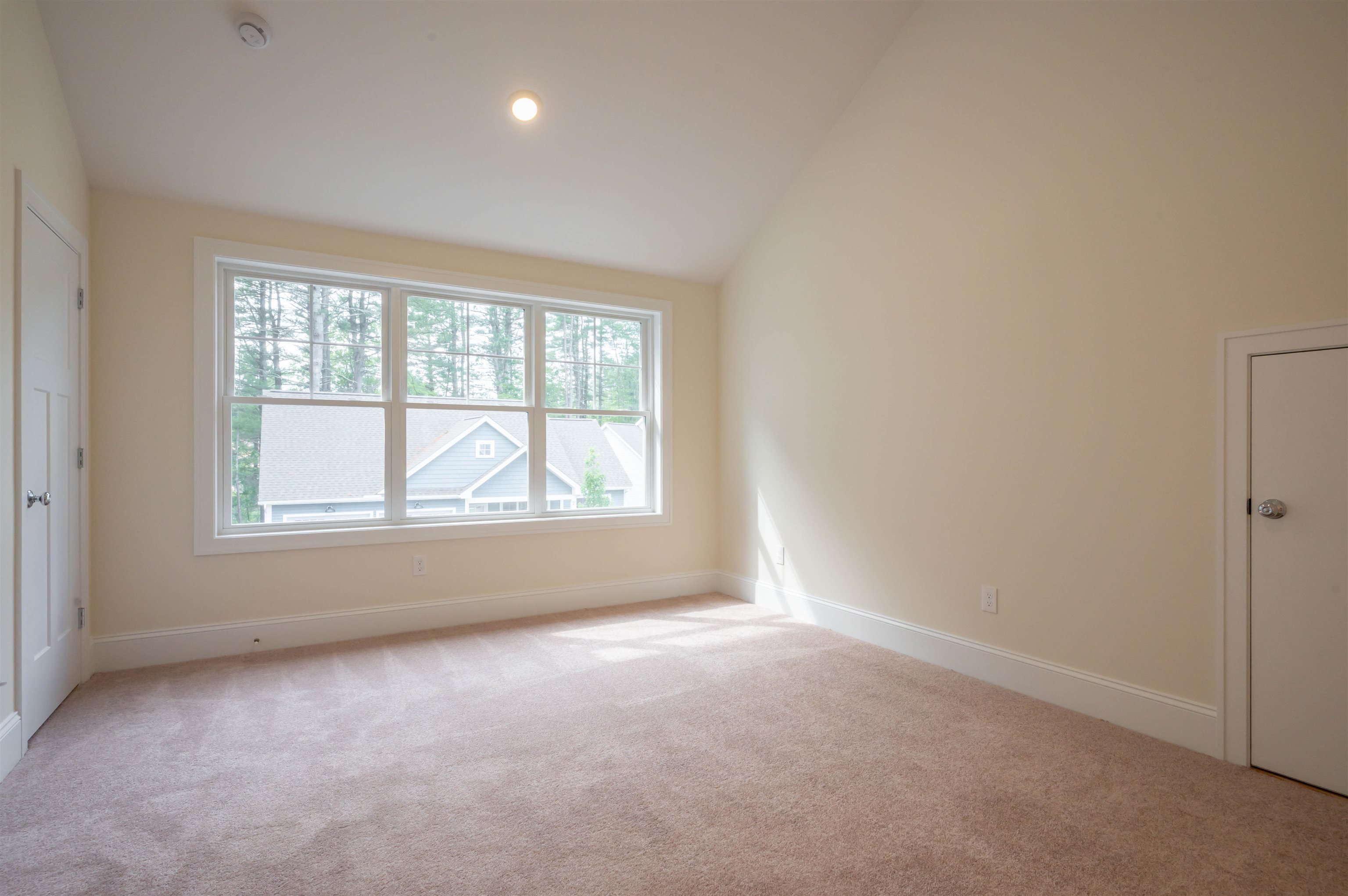 1 Doucet Ave, Nashua, NH 03062