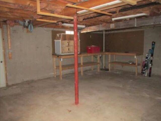 99 Cambridge Rd, Bedford, NH 03110