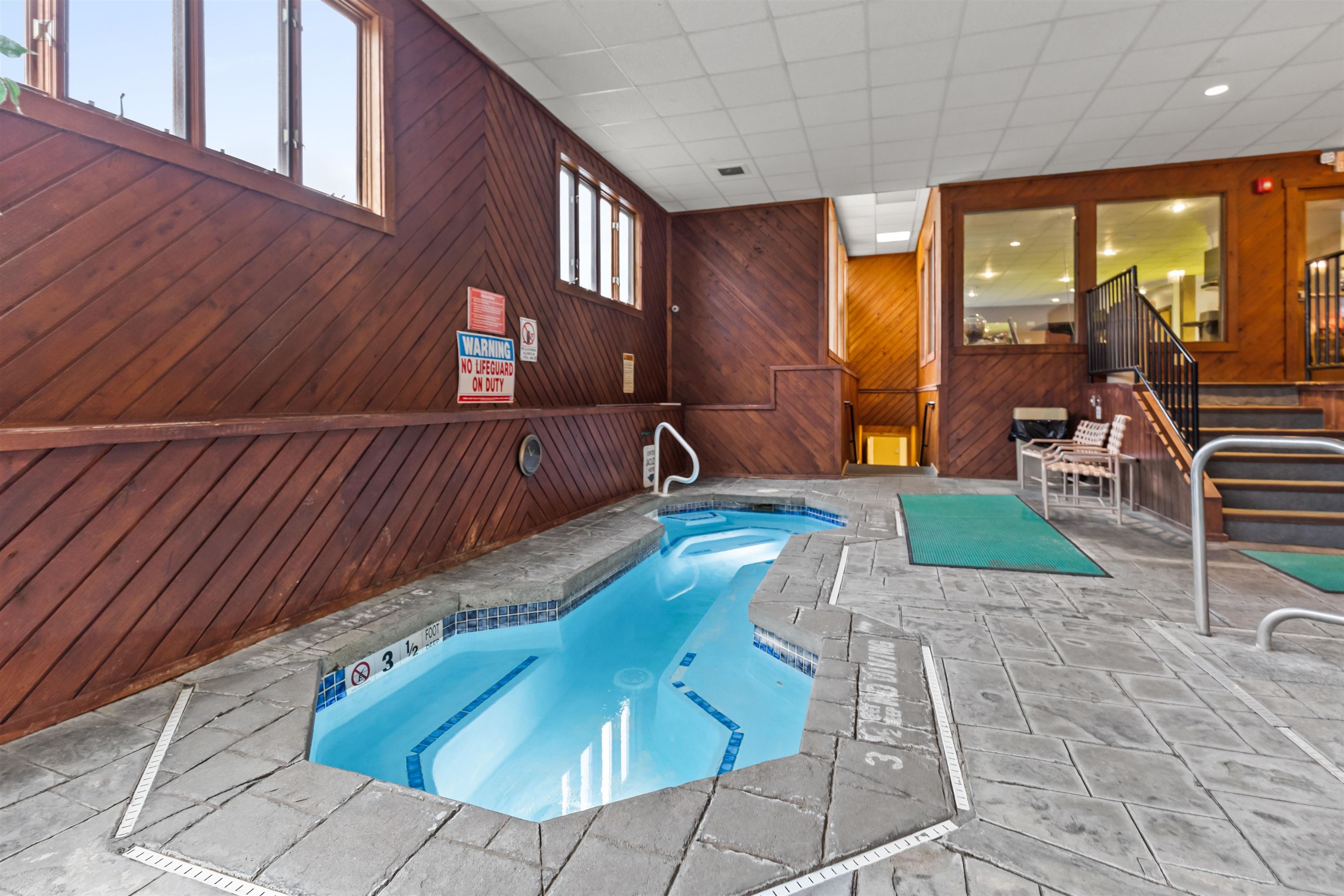 227 Main St, Lincoln, NH 03251