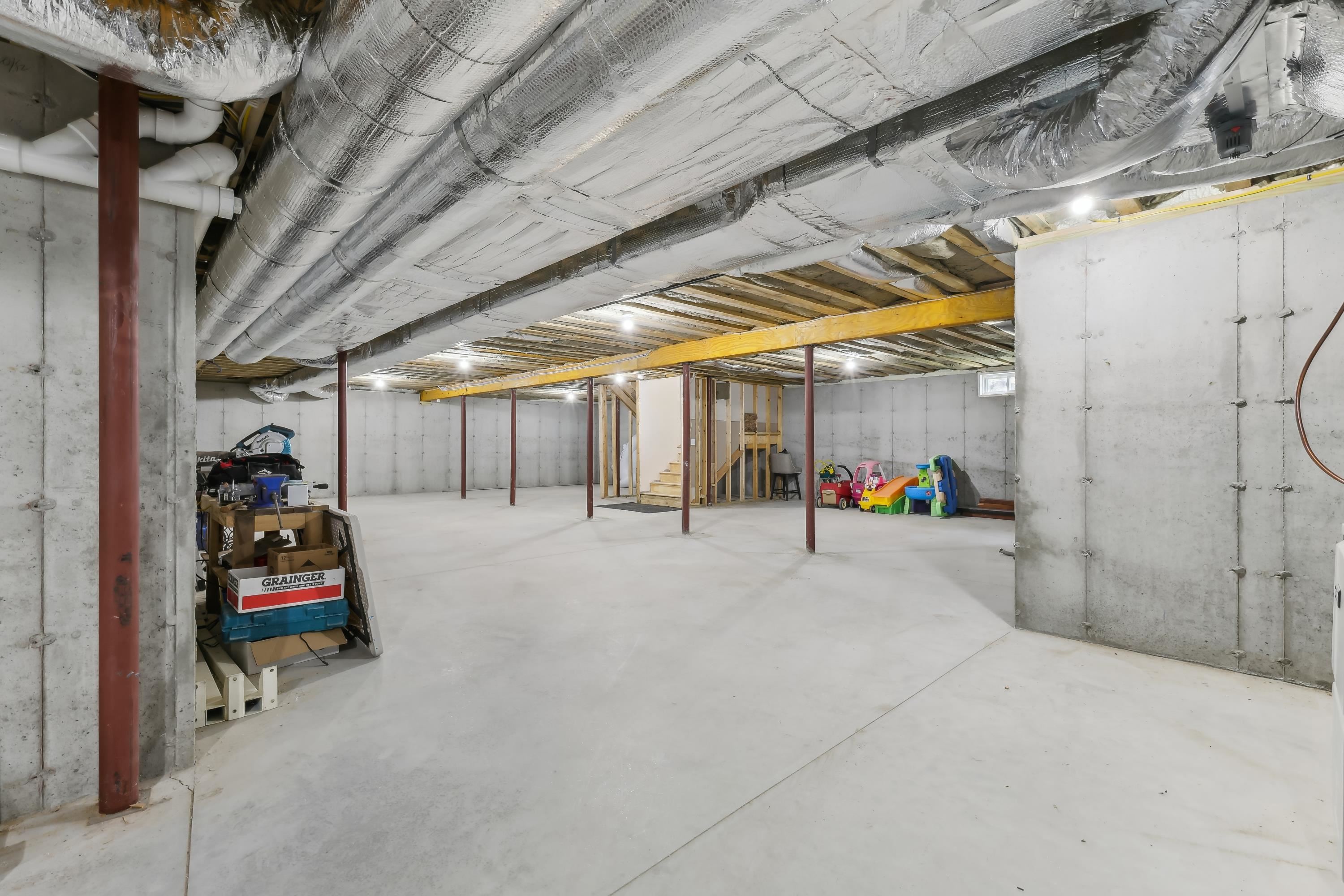 12 Tanya Ln, Brentwood, NH 03833