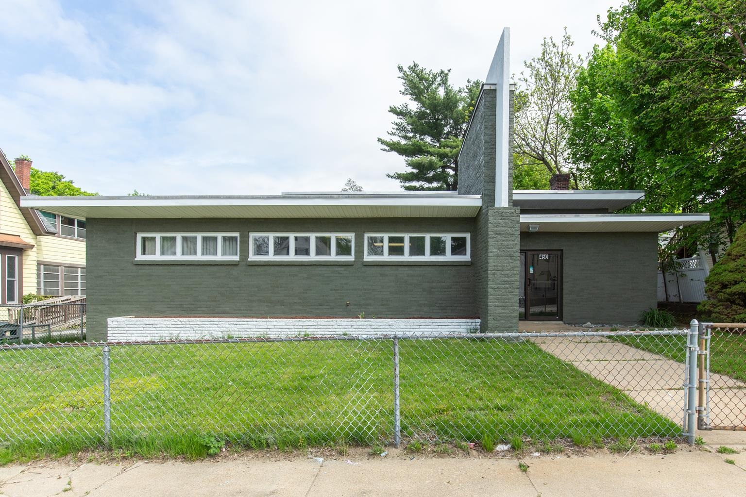 450 Hanover St, Manchester, NH 03104