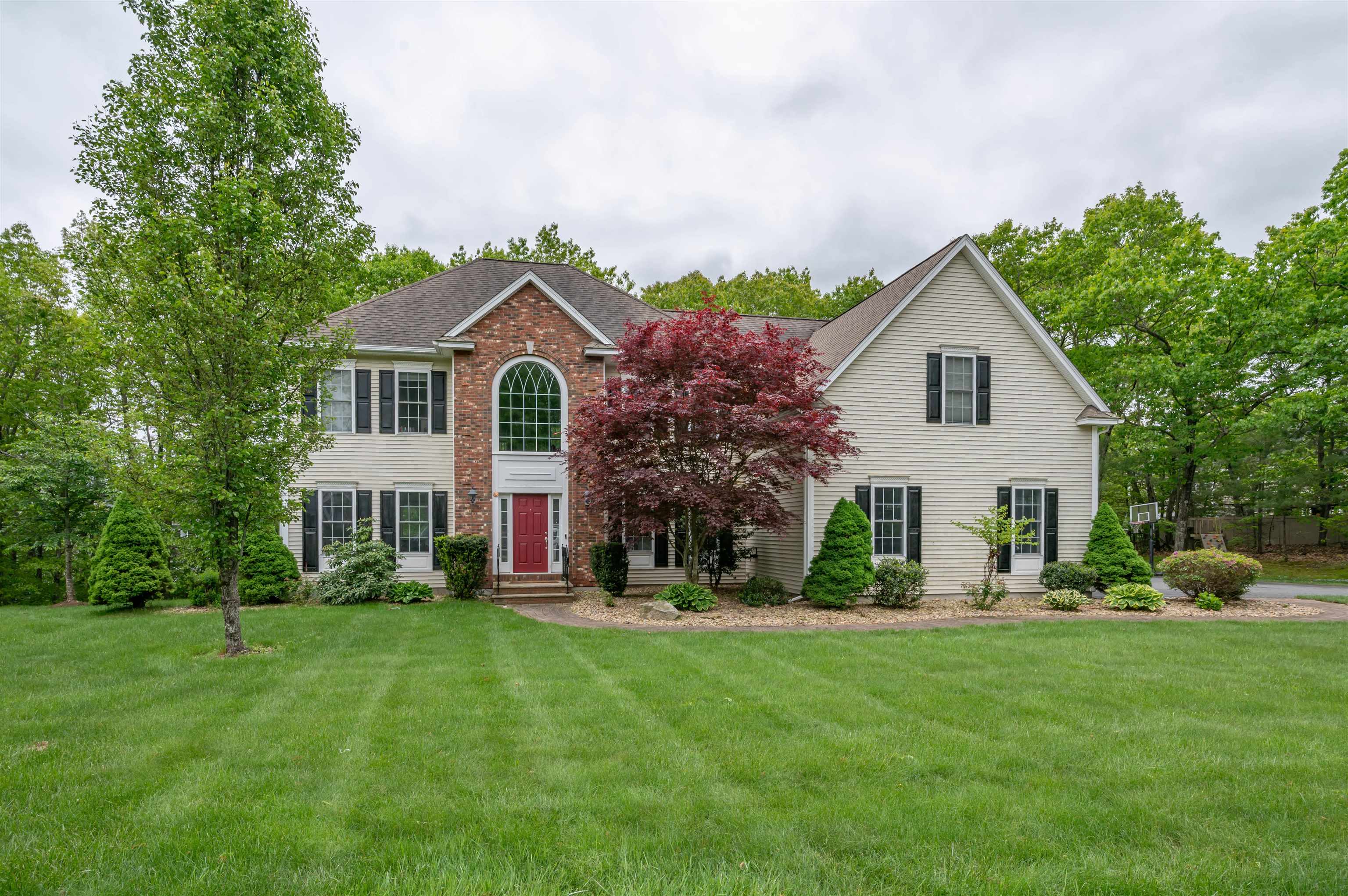 MLS 5043011: 35 Northland Road, Windham NH