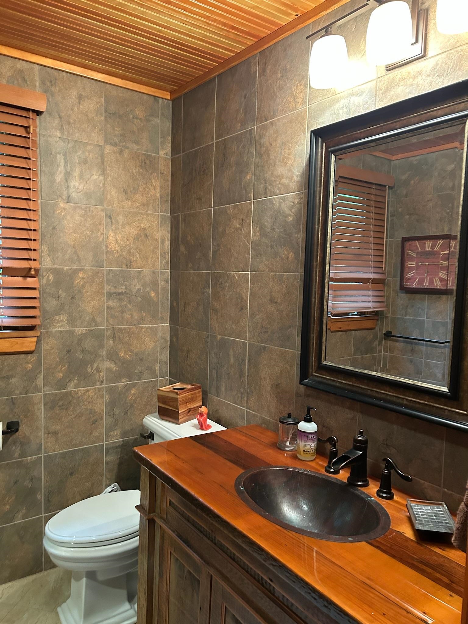 241 Skatutakee Rd, Harrisville, NH 03450