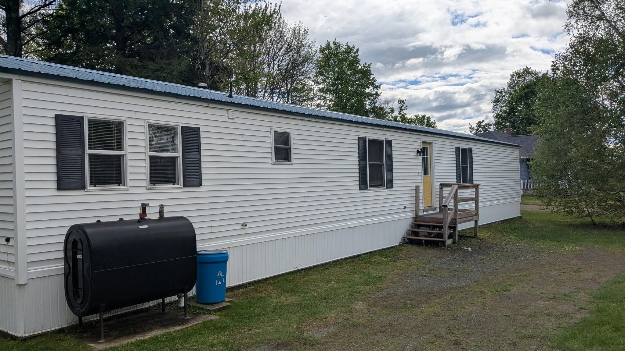 New front and rear stairs with sturdy platform