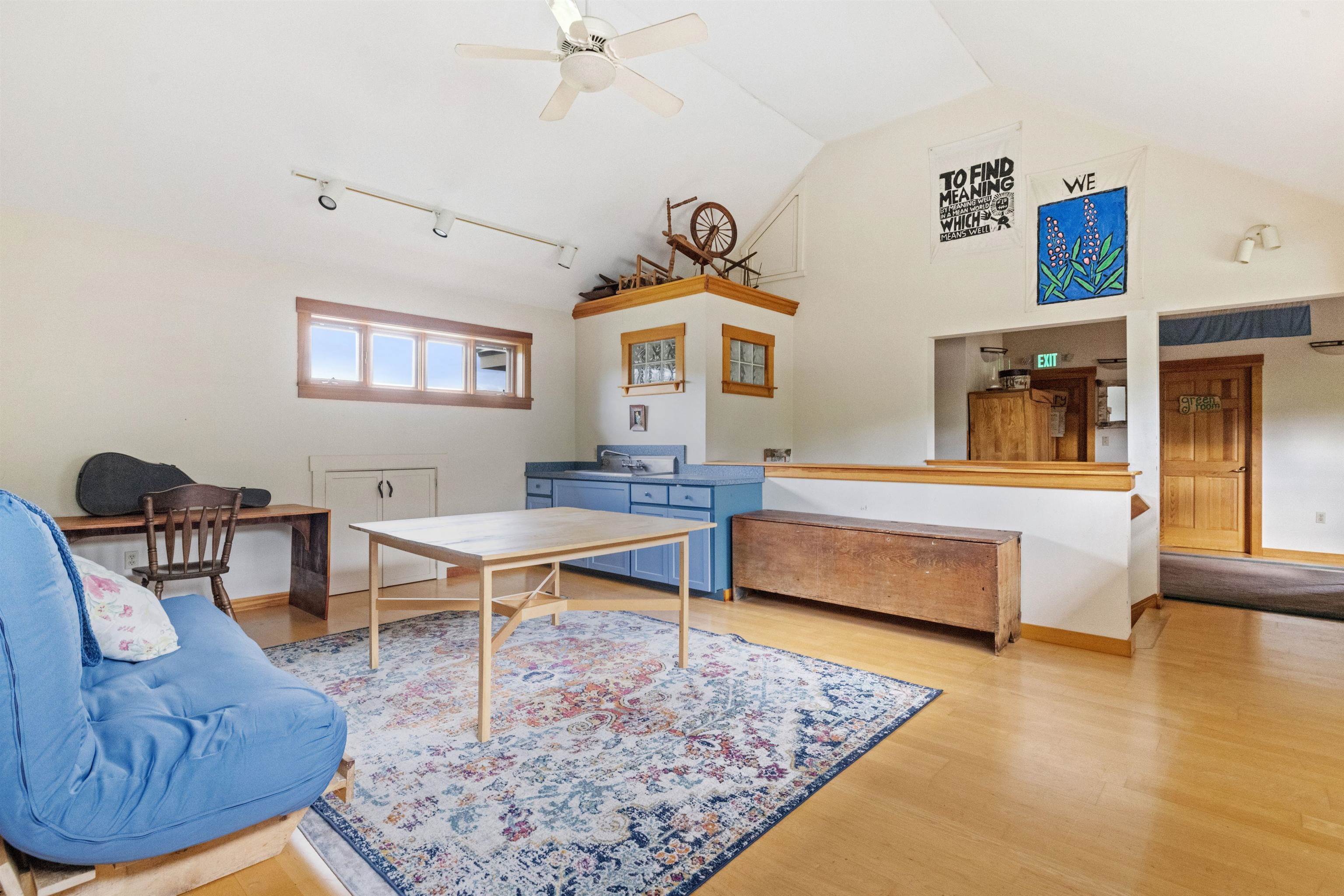 Living Area w/ Counter & Sink 23345504