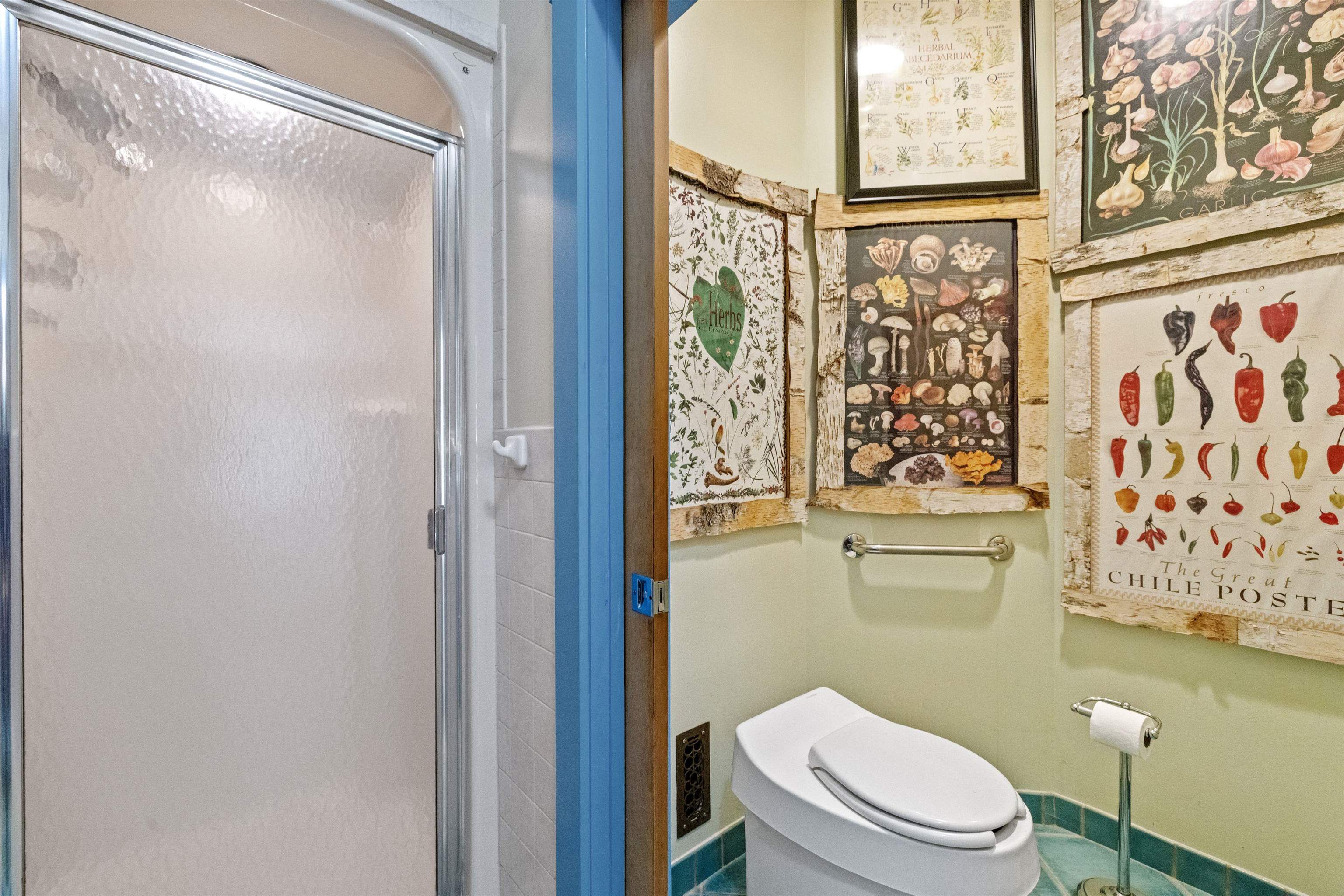 1st Floor Bathroom (3/4) 23345804