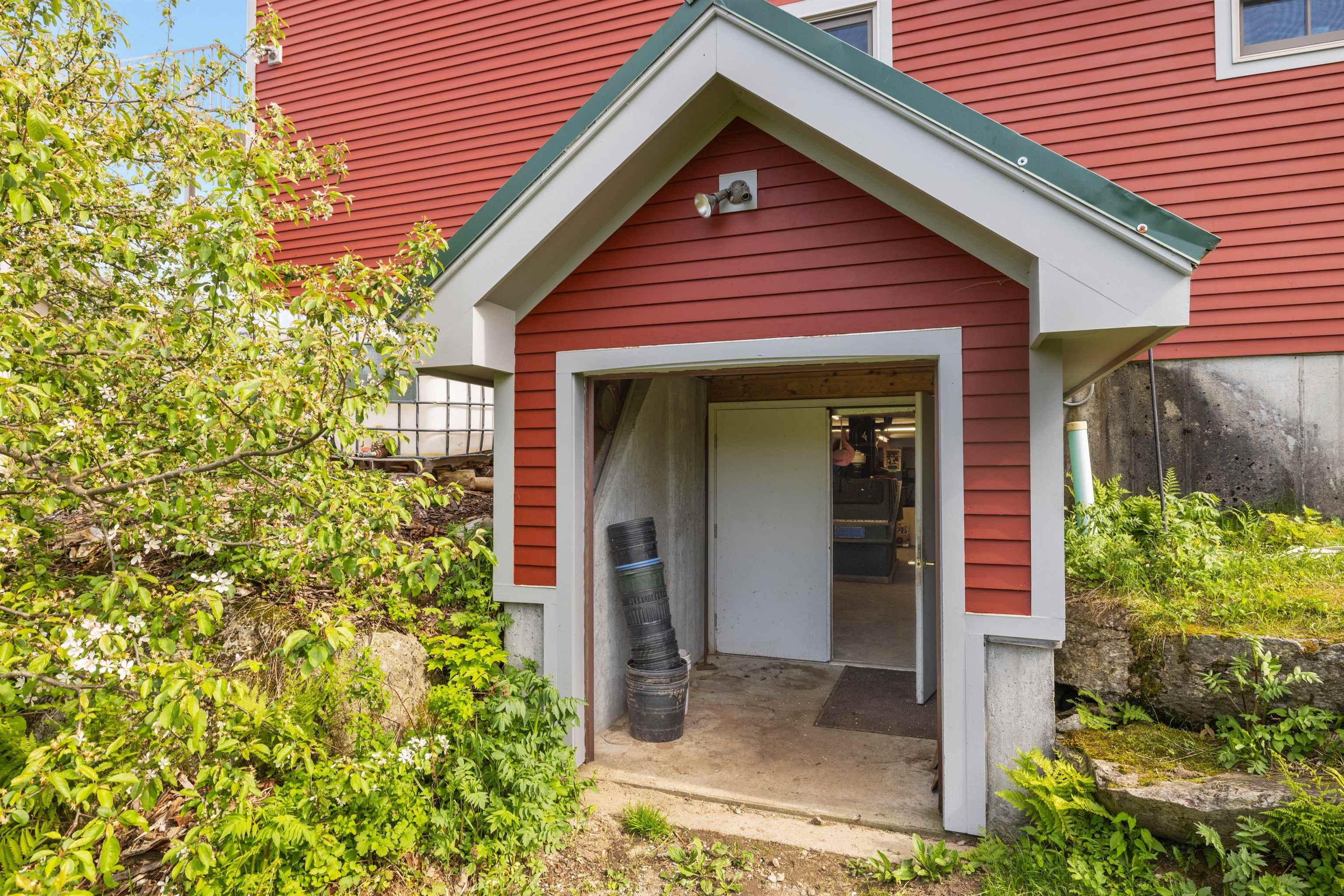 Exterior Basement Access 23345927