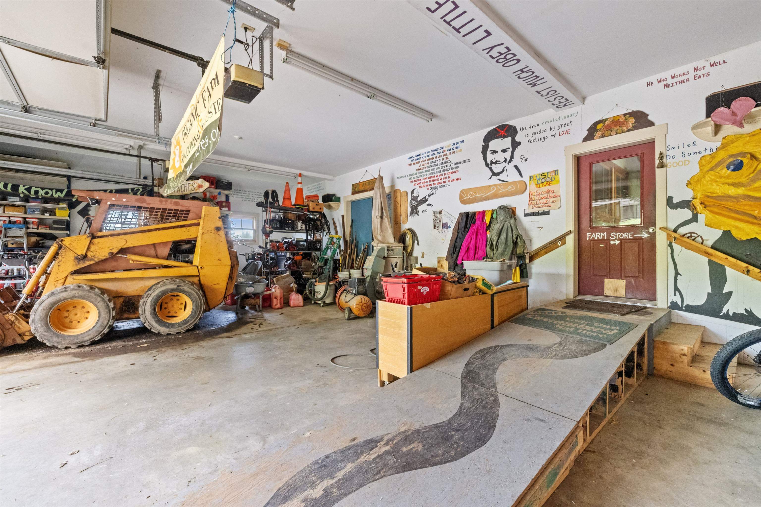 Attached Garage 23345781