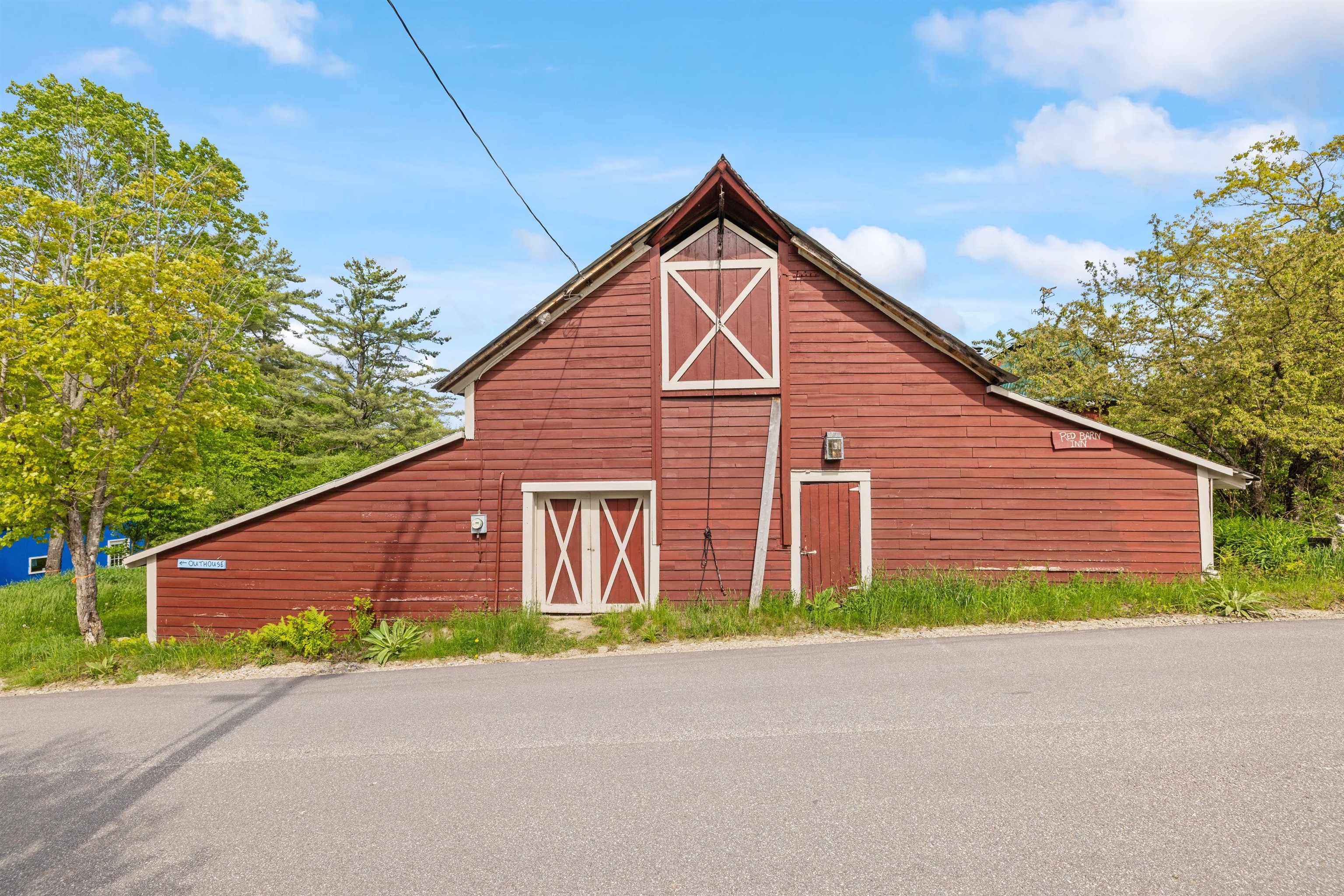 Red Barn w/ Rustic Studio 23345947