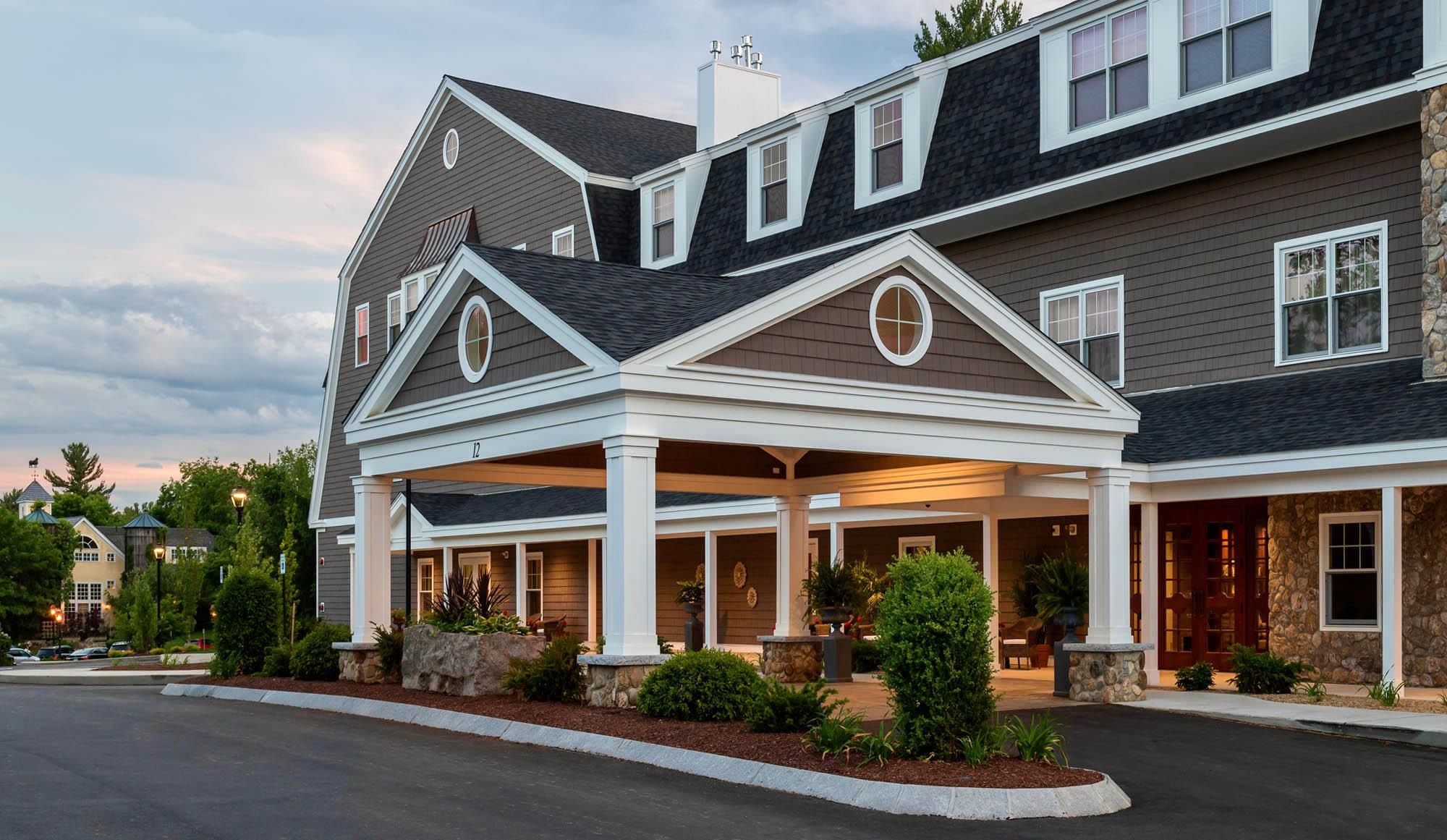 18 Grand Ave, Bedford, NH 03110
